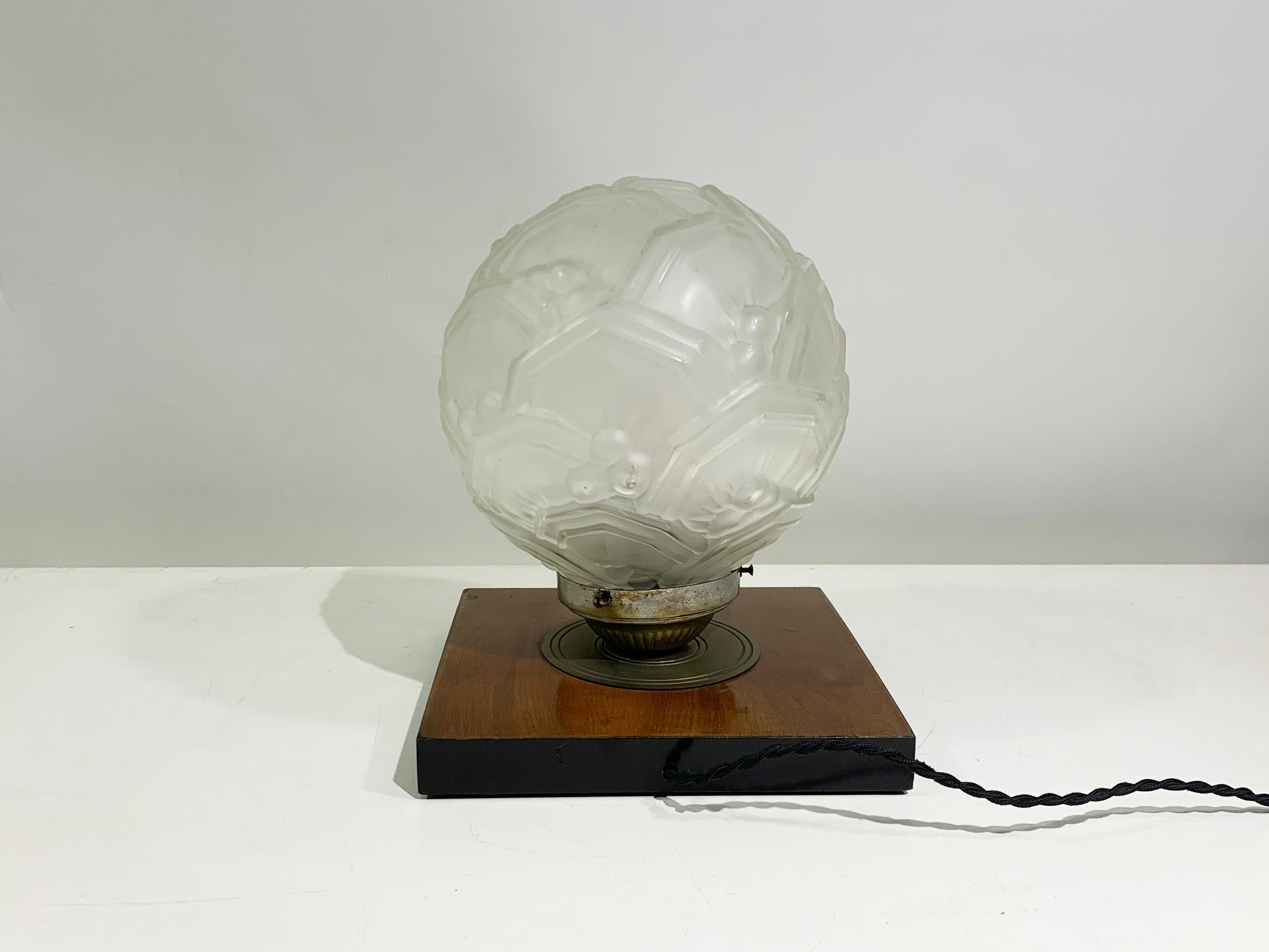 Mid 20th Century French Art Deco Table Lamp/ Globe, Circa 1930 In Good Condition For Sale In Beirut, LB