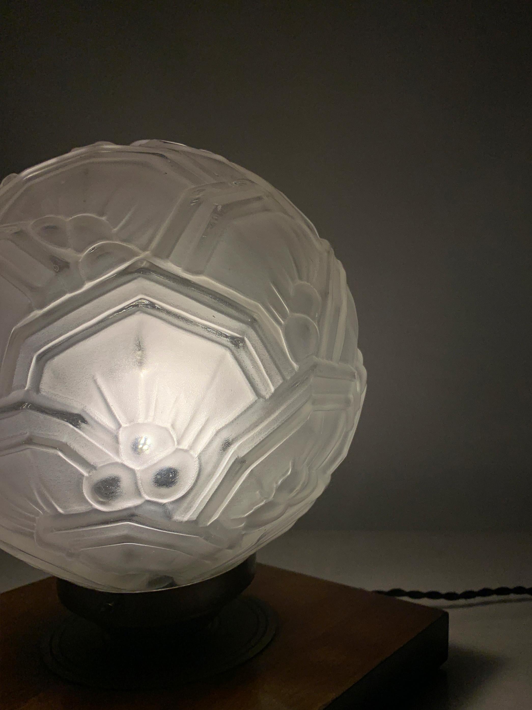 Mid 20th Century French Art Deco Table Lamp/ Globe, Circa 1930 For Sale 6