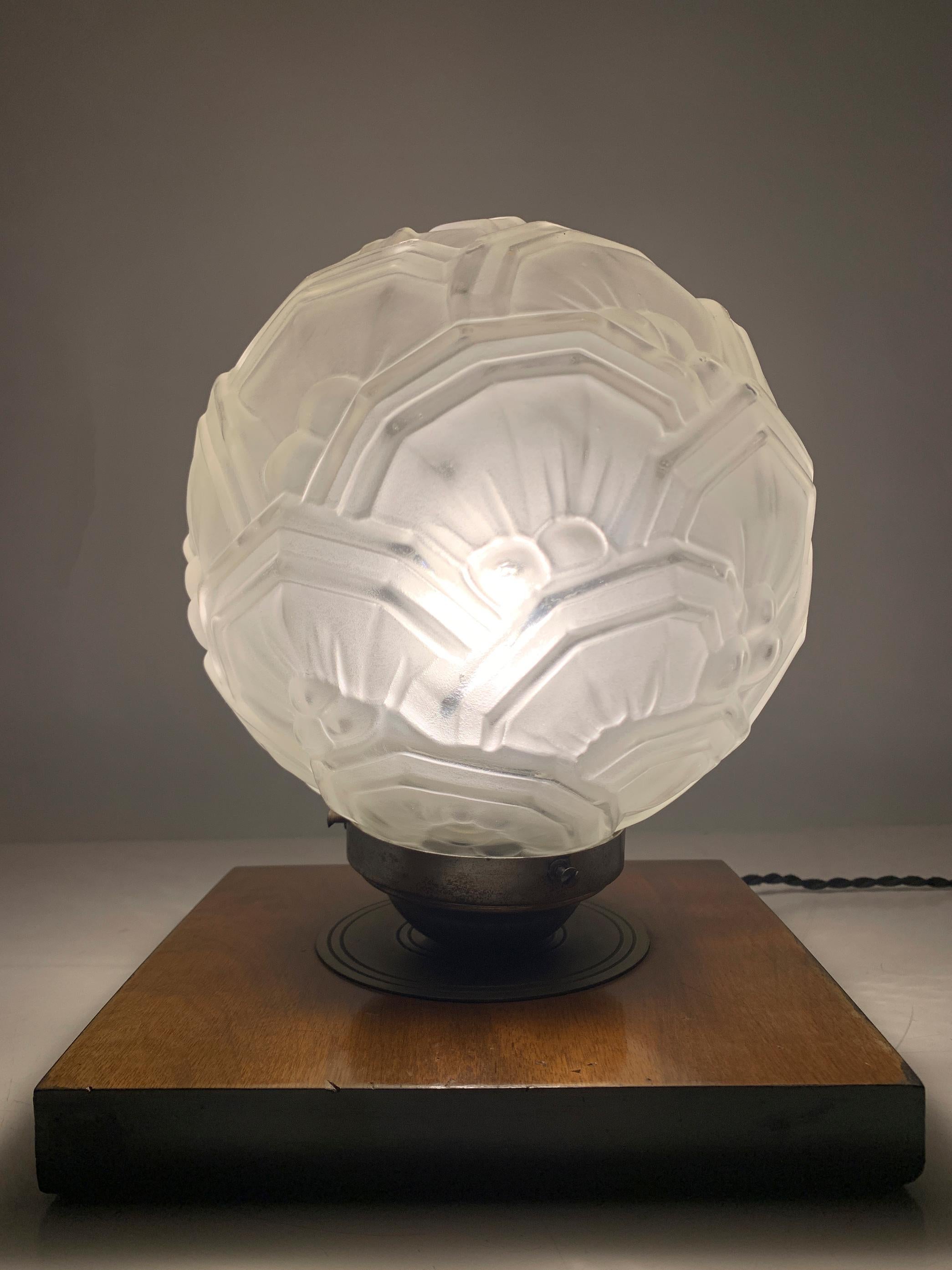 Mid 20th Century French Art Deco Table Lamp/ Globe, Circa 1930 For Sale 7