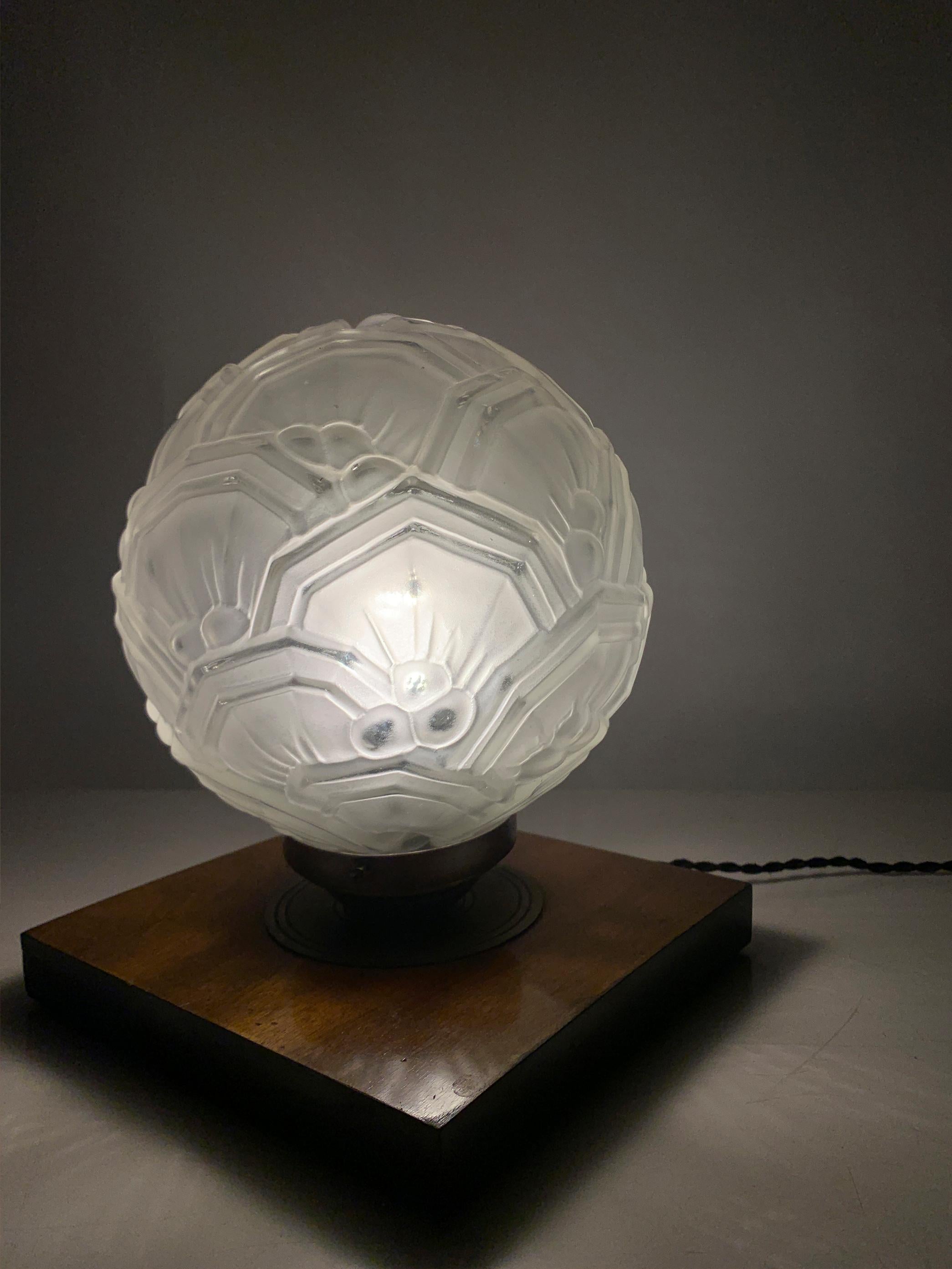 Mid 20th Century French Art Deco Table Lamp/ Globe, Circa 1930 For Sale 5