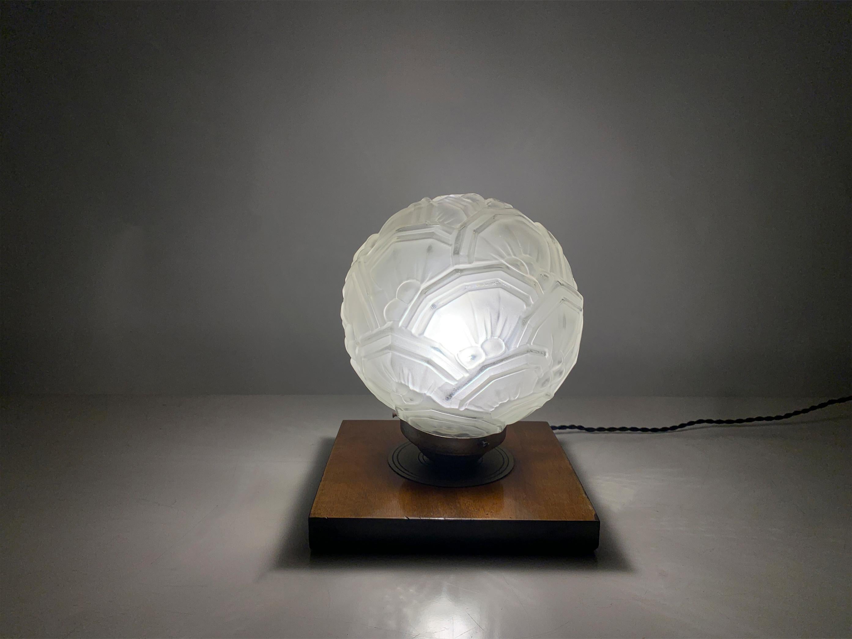 Mid 20th Century French Art Deco Table Lamp/ Globe, Circa 1930 For Sale 3