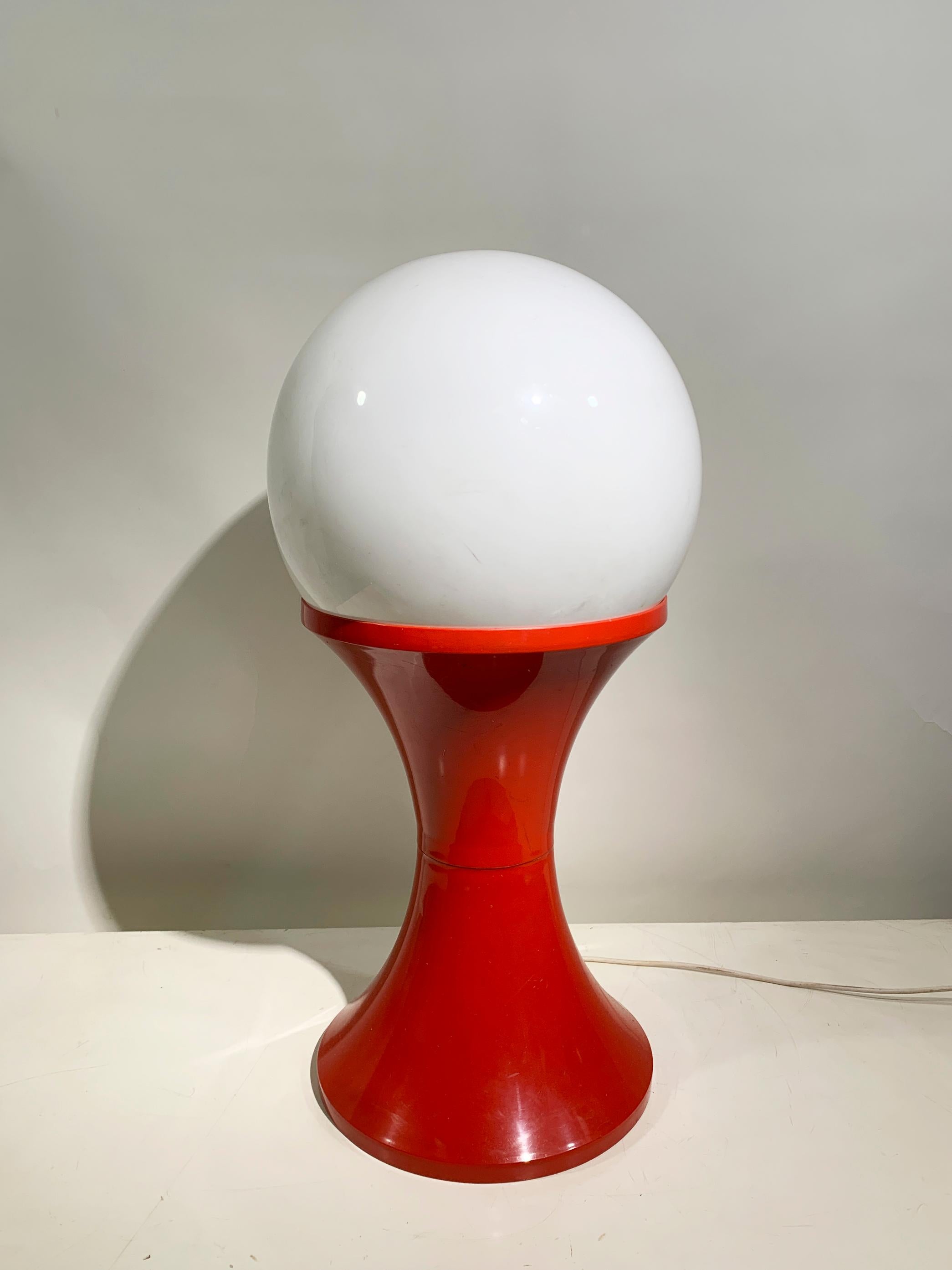 Italian Late 20th Century Space Age Floor Lamp in Red and White Plastic, Circa 1970 For Sale