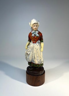 Just Andersen Disko – Mädchenfigur in dänischer Tracht der 1930er Jahre, Nr. 12