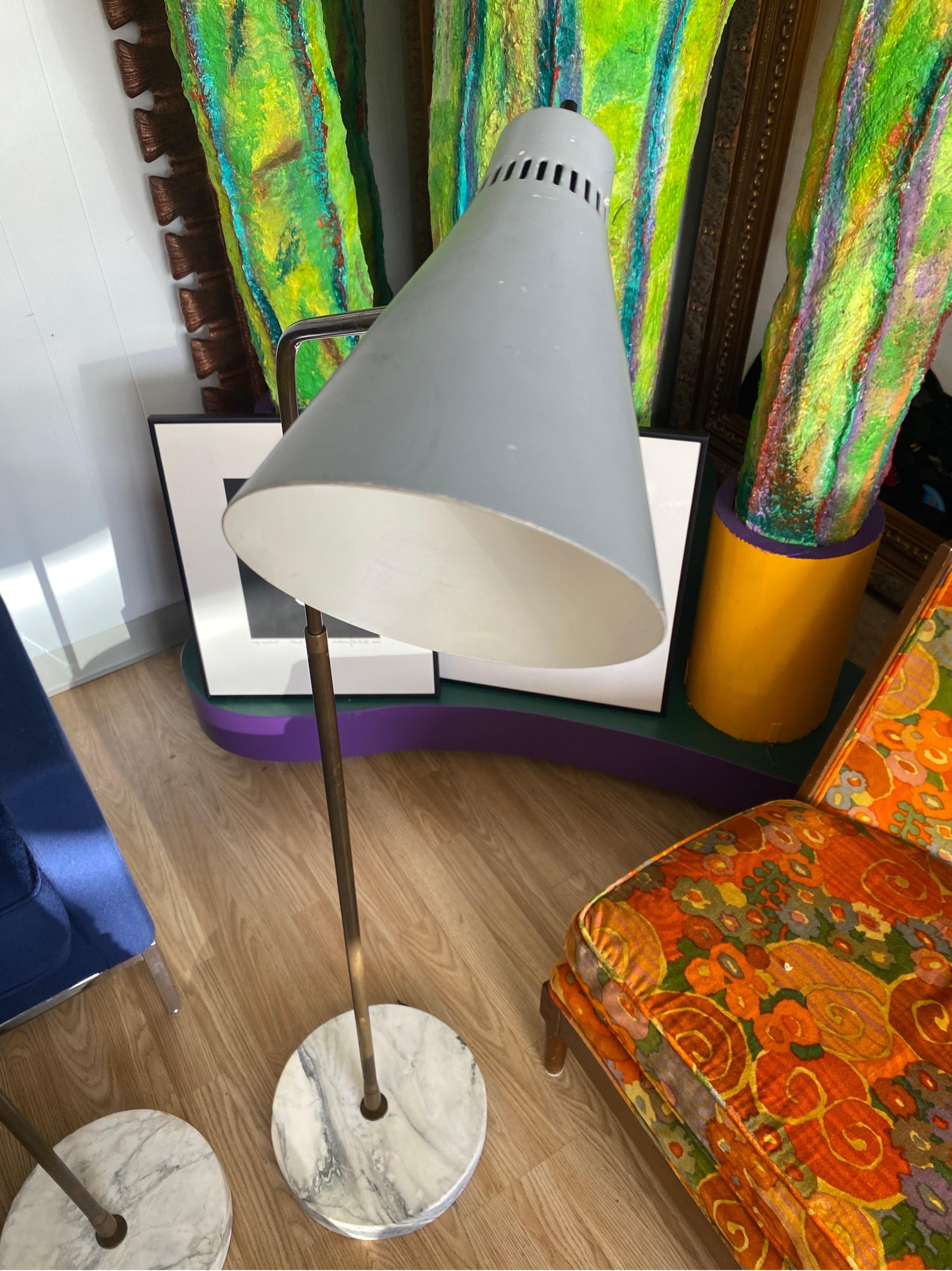Illuminazione moderna di metà secolo / Lampade da terra di Giuseppe Ostuni per Oluce in vendita 4
