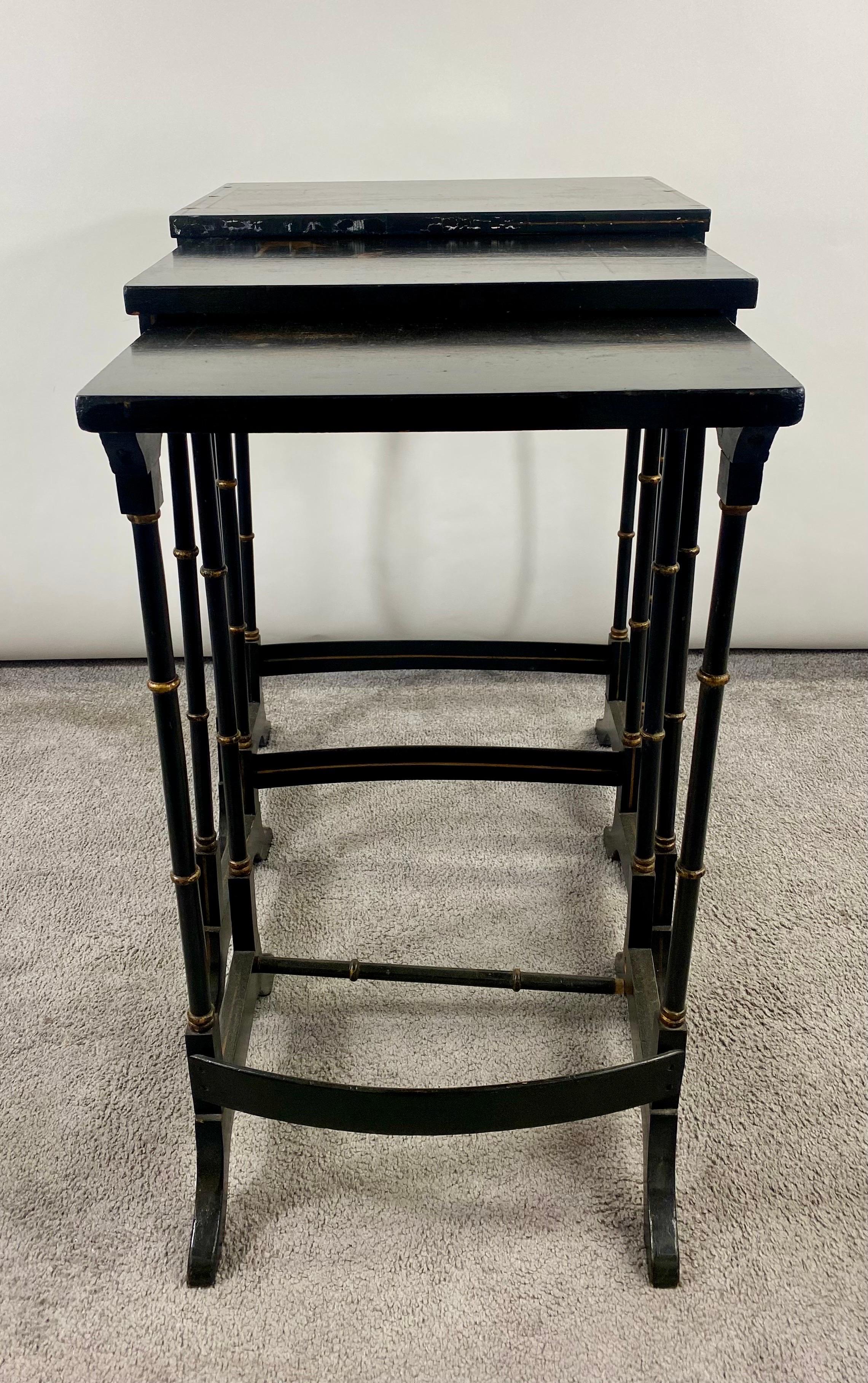 Early 20th Century Chinoiserie Black Lacquered Japanned Nesting Tables, Set of 3 For Sale 2