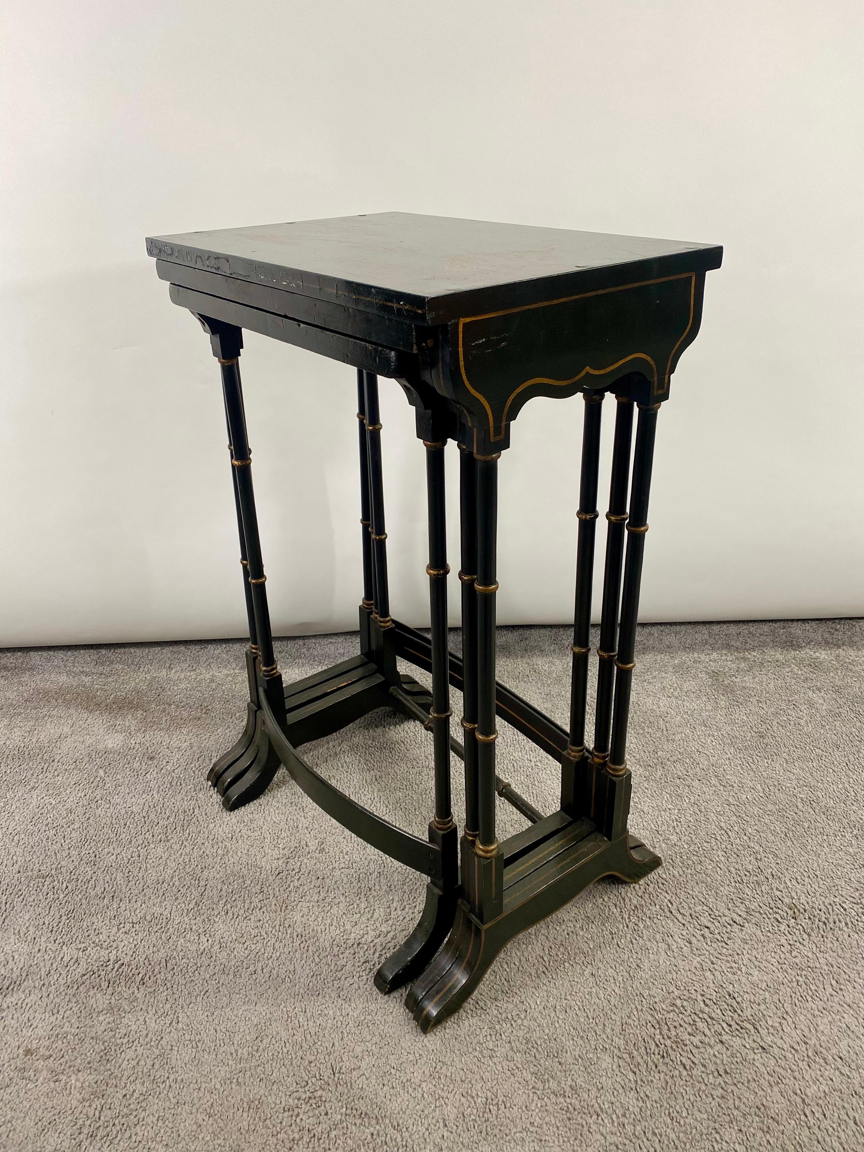 Early 20th Century Chinoiserie Black Lacquered Japanned Nesting Tables, Set of 3 For Sale 6
