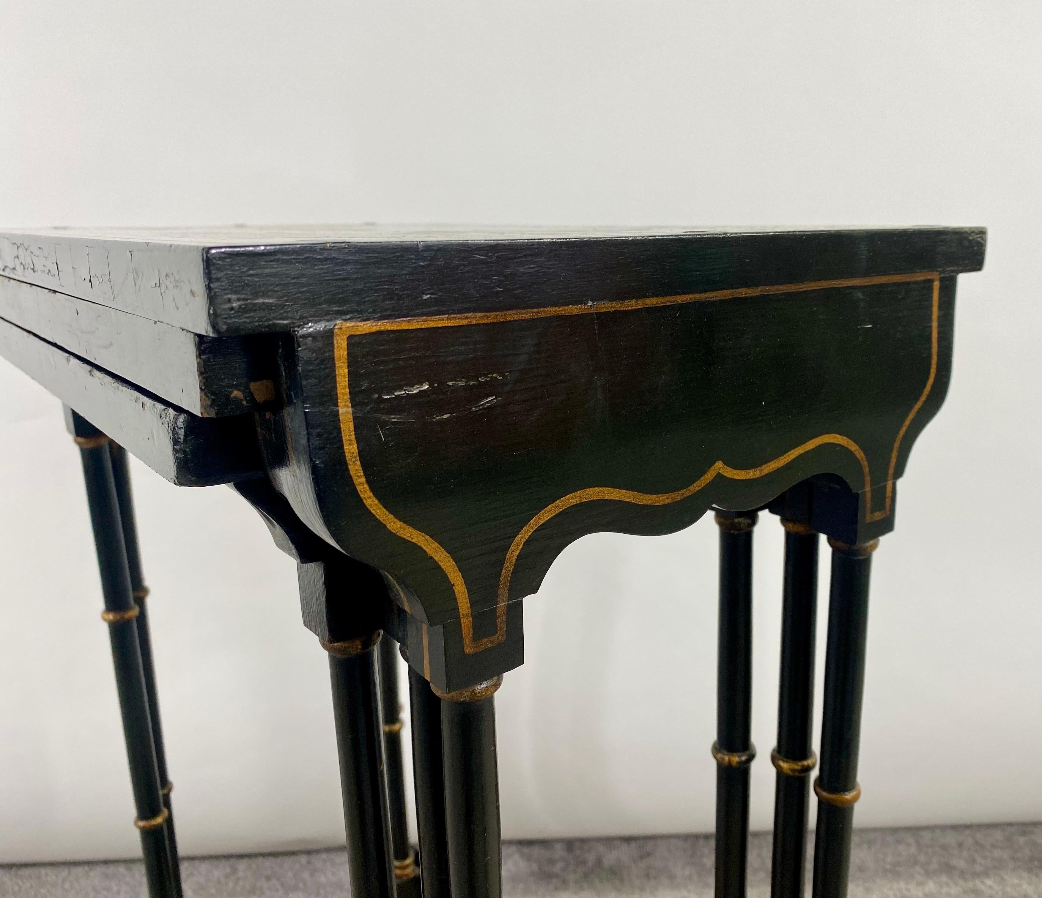 Early 20th Century Chinoiserie Black Lacquered Japanned Nesting Tables, Set of 3 For Sale 7