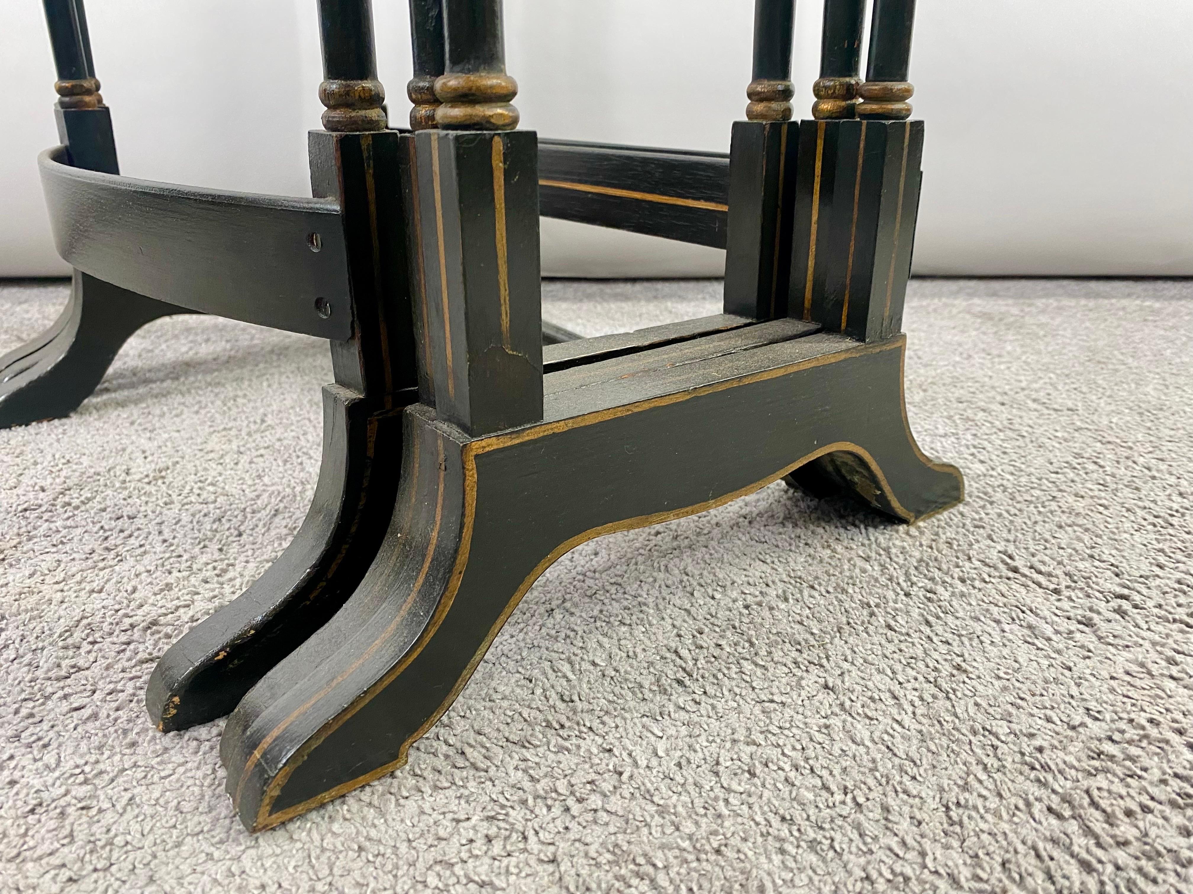 Early 20th Century Chinoiserie Black Lacquered Japanned Nesting Tables, Set of 3 For Sale 9