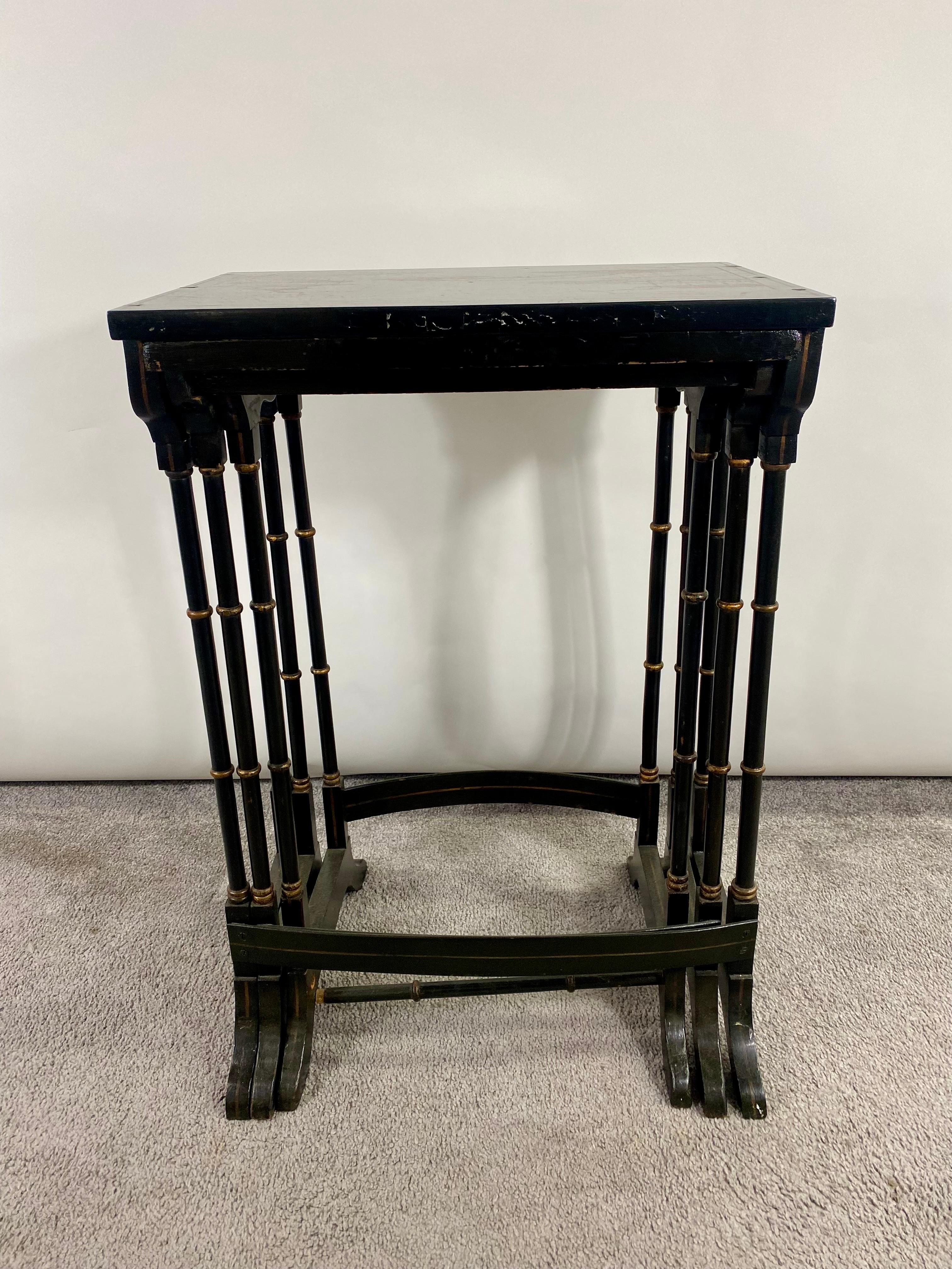 Early 20th Century Chinoiserie Black Lacquered Japanned Nesting Tables, Set of 3 For Sale 11