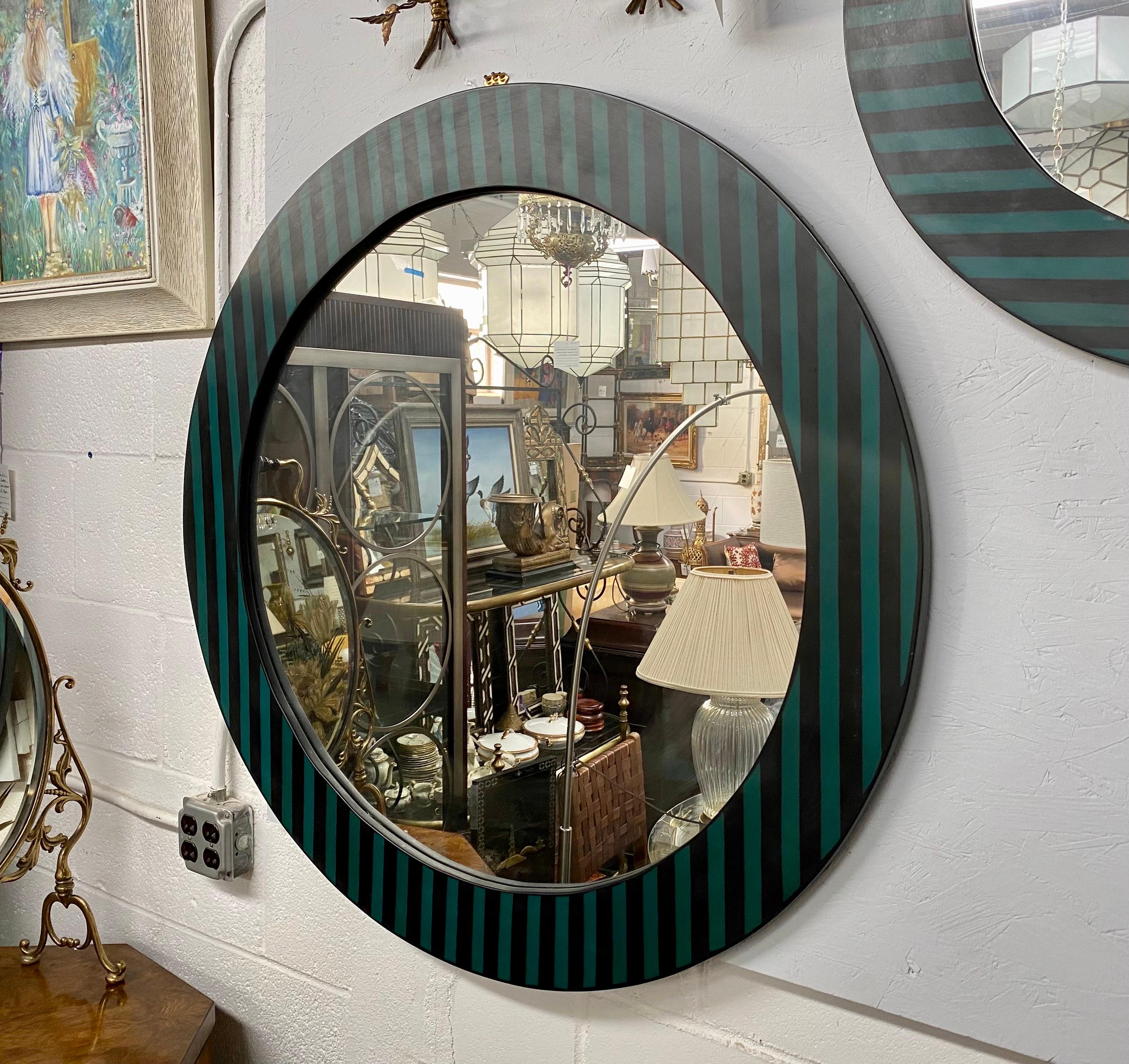 Mid-Century Modern Style Resin Round Mirror in  Emerald and Ebony , a Set of 3 For Sale 1