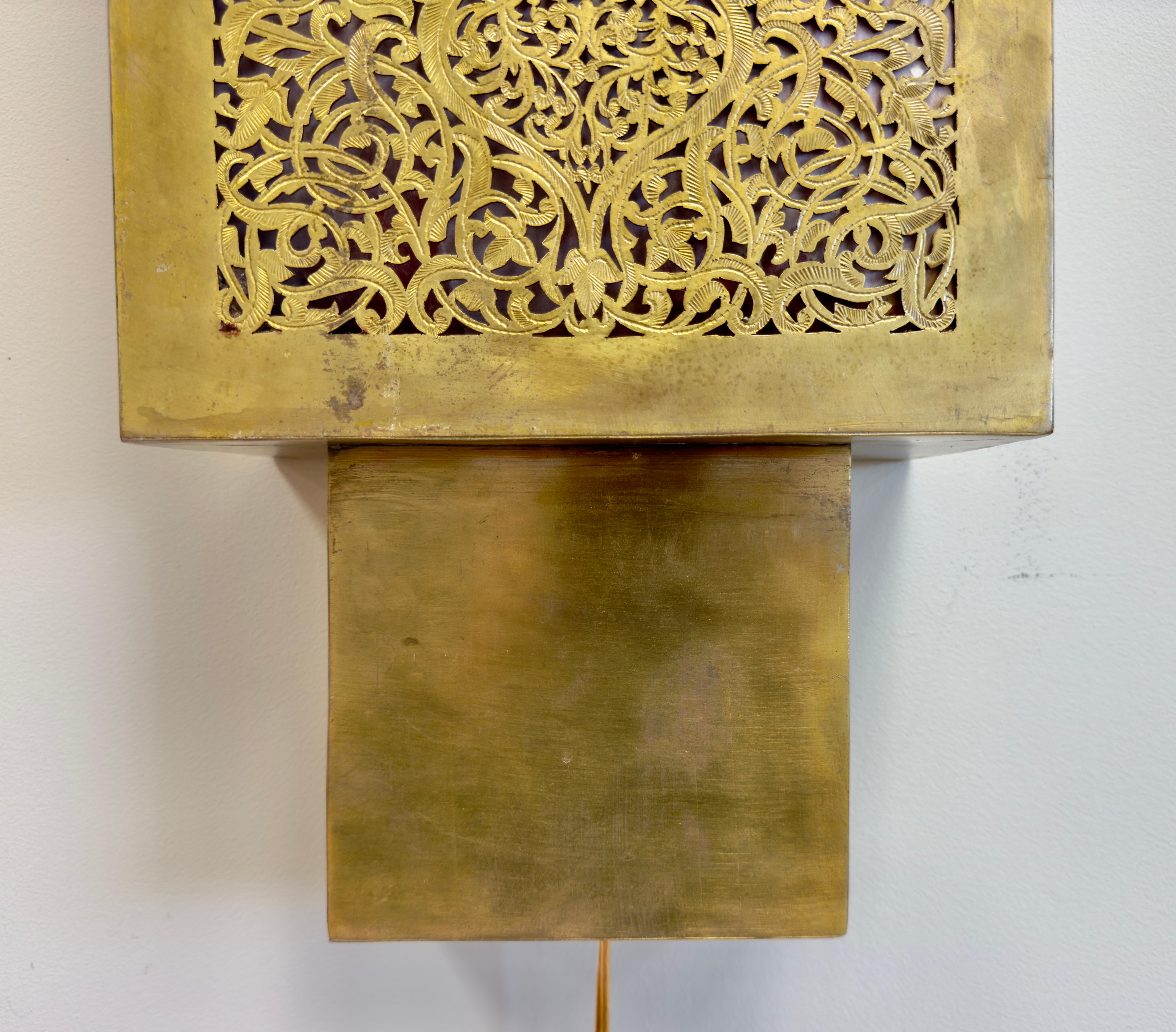 Apliques o Faroles de Pared de Latón con Filigrana Estilo Art Déco, Pareja en venta 9