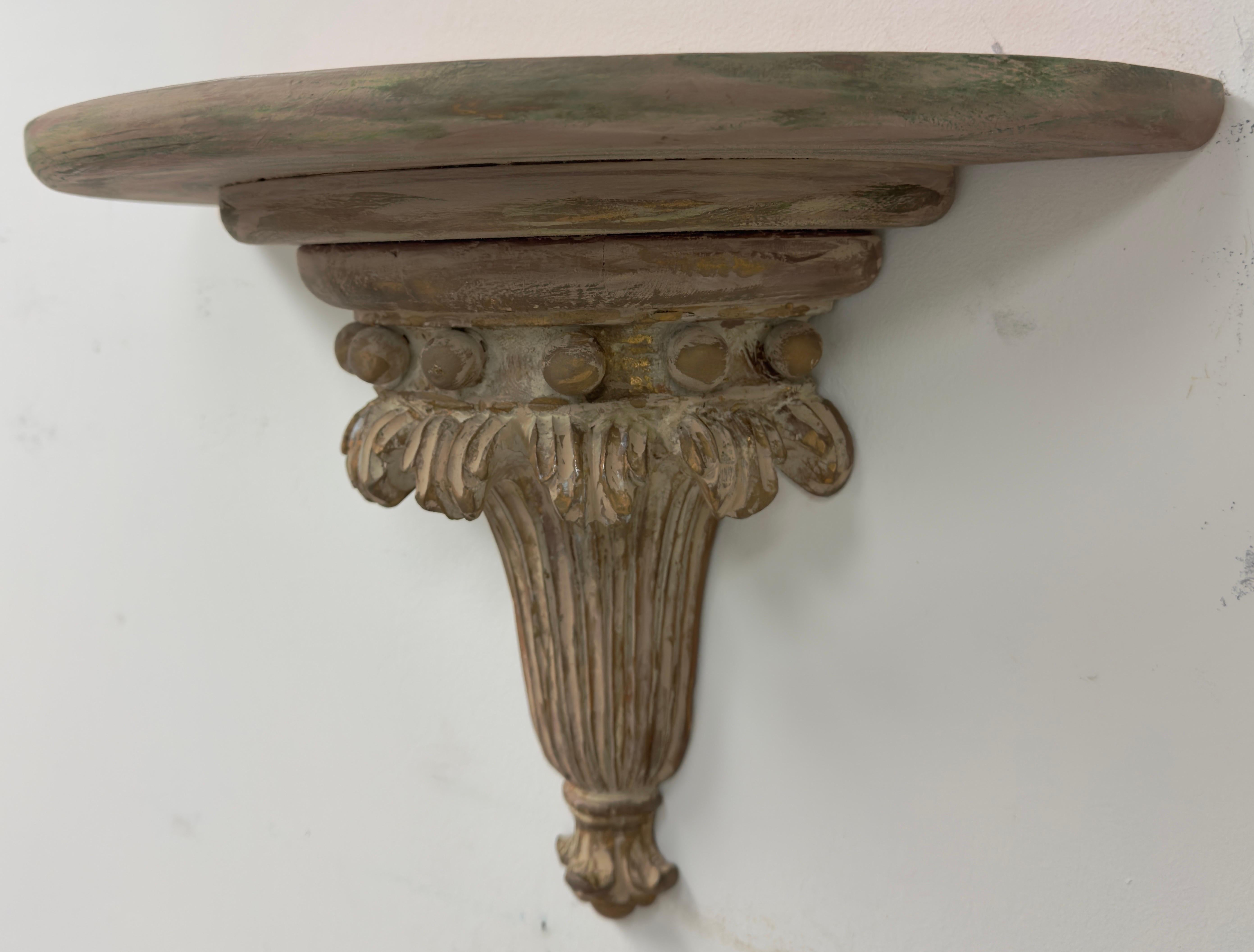 Italian Neoclassical Style Wood Carved Shell Form Wall Shelf or Bracket, a Pair In Good Condition For Sale In Plainview, NY