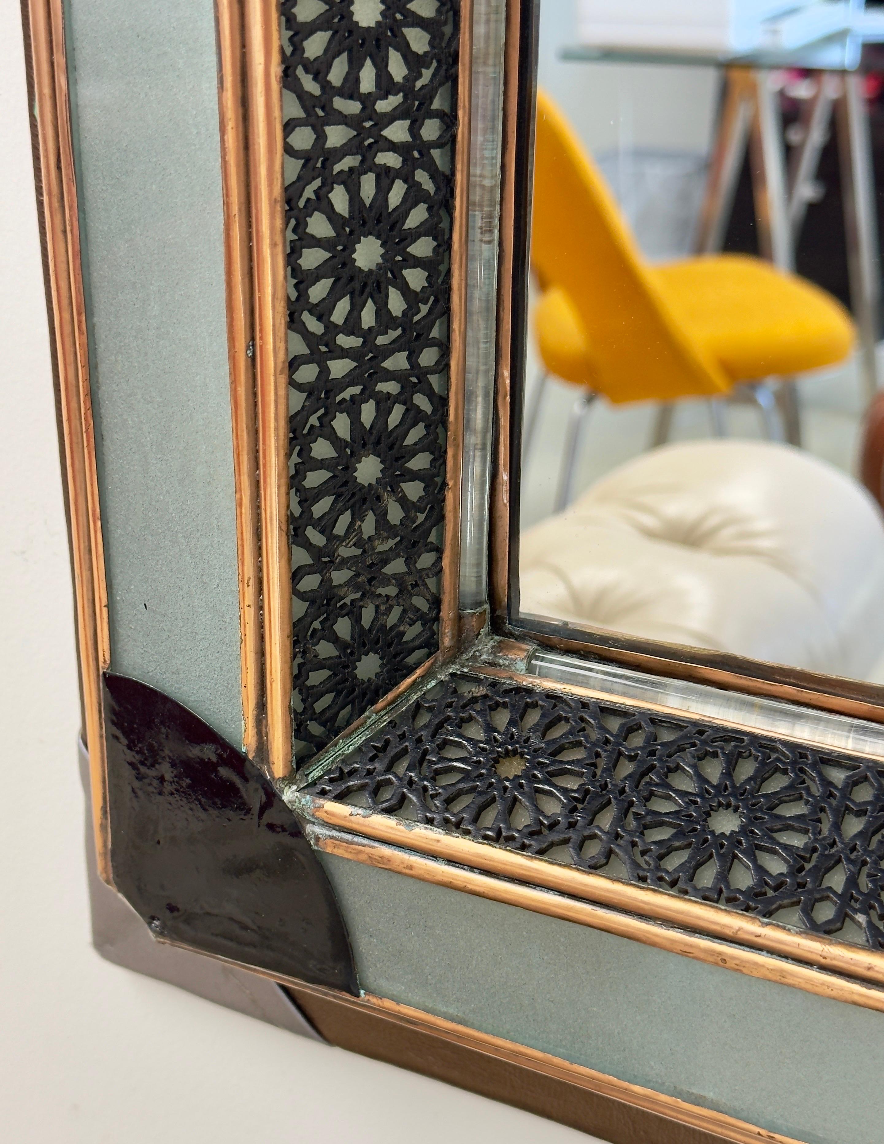 Materiale sintetico Specchio da vanità o da parete illuminato in stile Art Deco Mirror in vendita