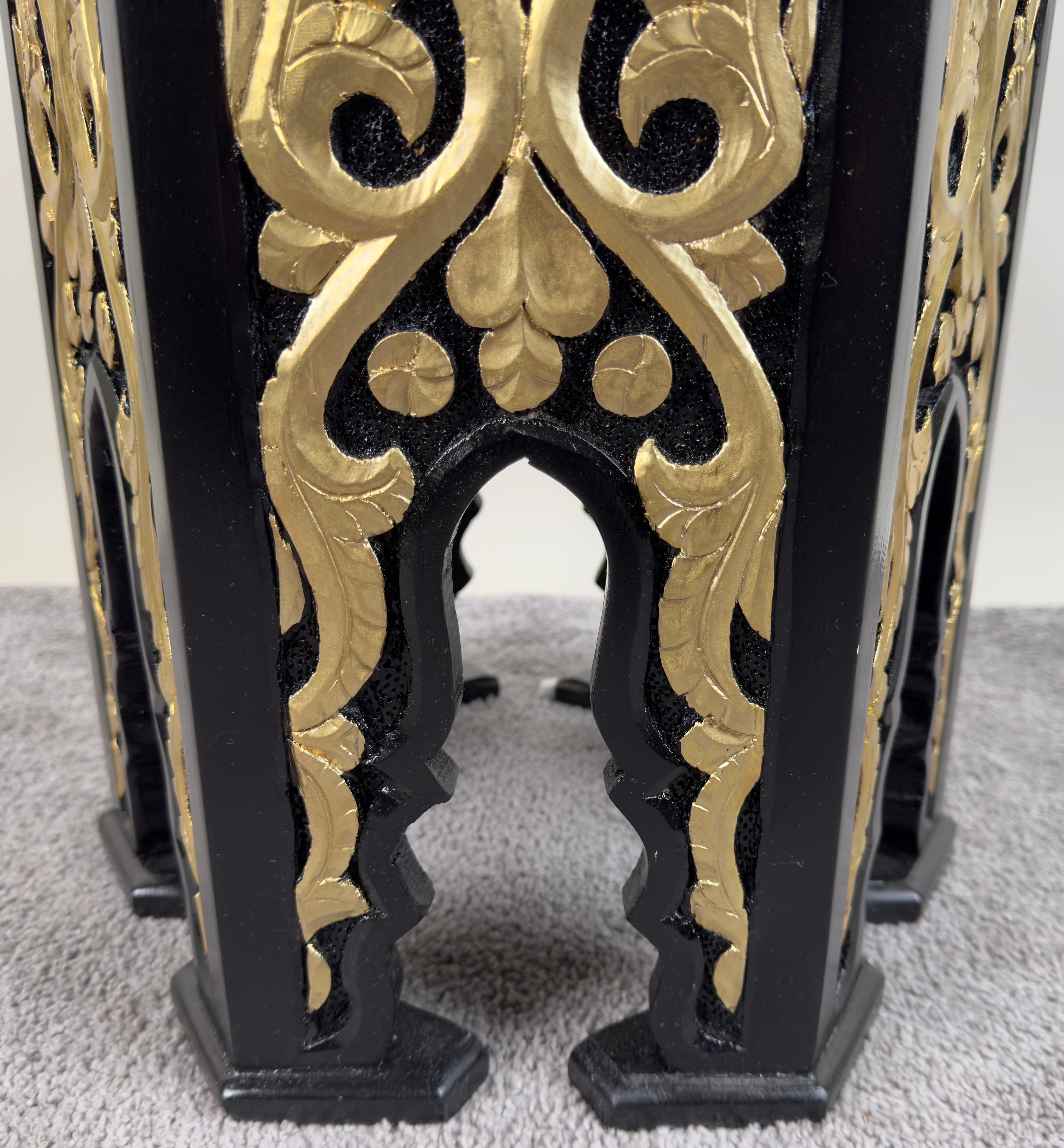 Mesa auxiliar o auxiliar de estilo marroquí Hollywood Regency Negra con diseño dorado, Pareja en venta 4