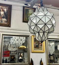 Grande lampadario Art Deco bianco latte, pendente o lanterna a forma di cupola, una coppia