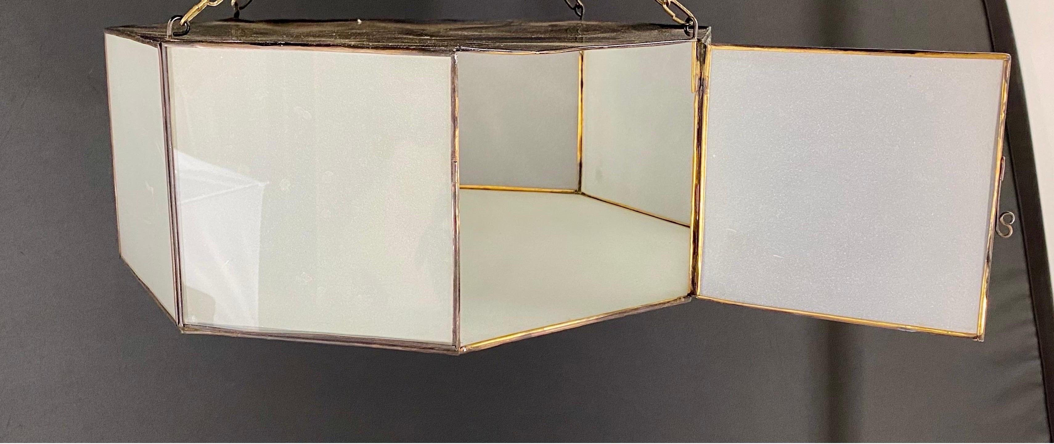 Achteckige Pendelleuchte oder Einbaubeleuchtung aus weißem Milchglas im Art-déco-Stil, Paar im Angebot 3