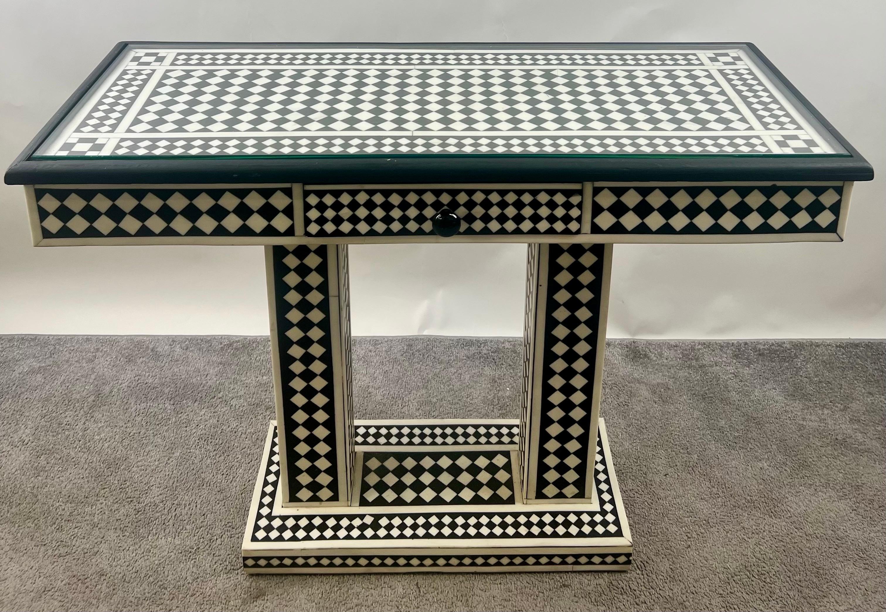 Table console de style Art déco en résine noire et blanche à motif de diamants en vente 1