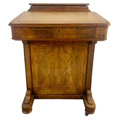 Viktorianischer Davenport-Schreibtisch aus dem 19. Jahrhundert mit Intarsien über vier seitlichen Schubladen