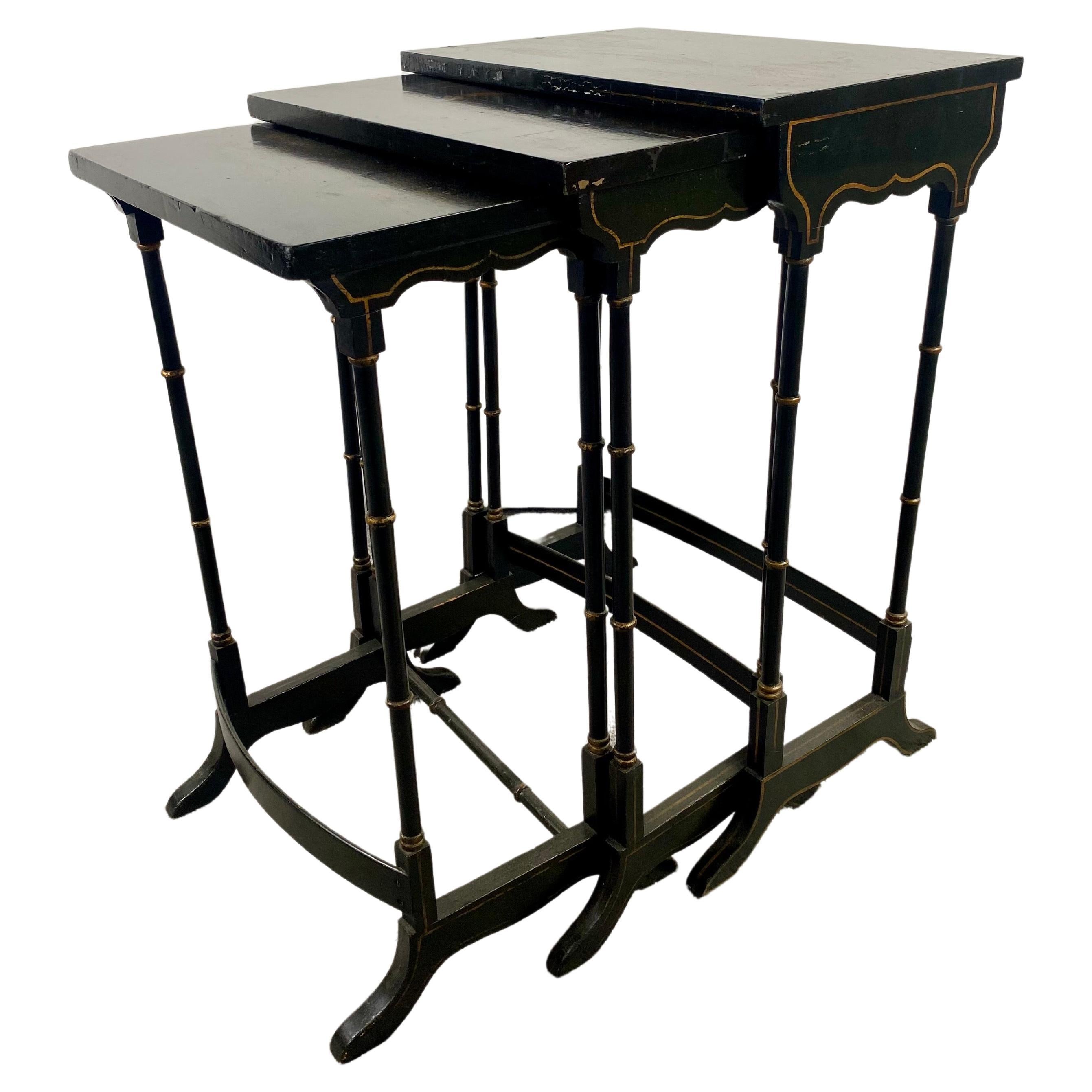 Early 20th Century Chinoiserie Black Lacquered Japanned Nesting Tables, Set of 3 For Sale