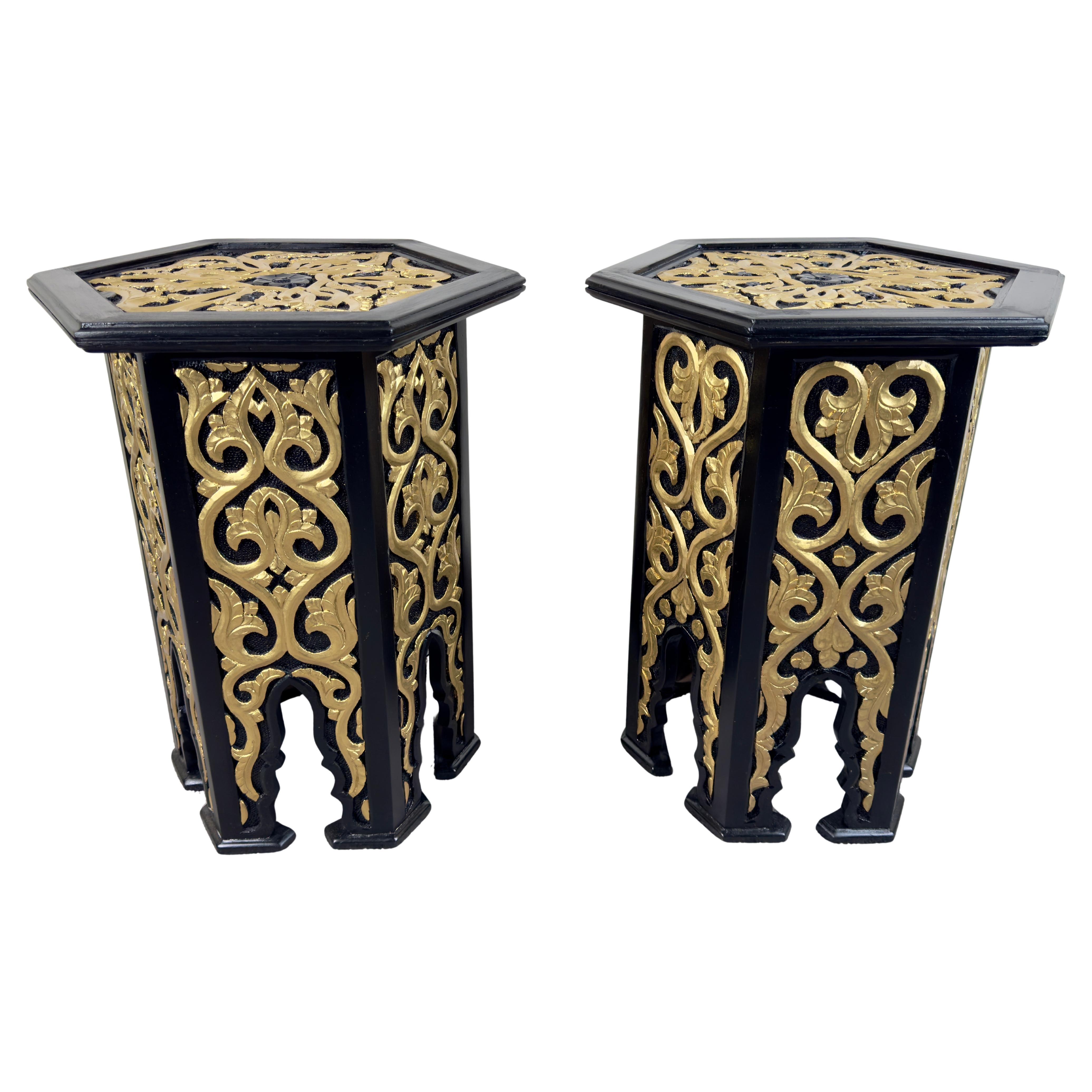 Mesa auxiliar o auxiliar de estilo marroquí Hollywood Regency Negra con diseño dorado, Pareja