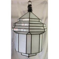 Grande lampadario, lampada a sospensione o lanterna in vetro opalino bianco in stile Art Déco