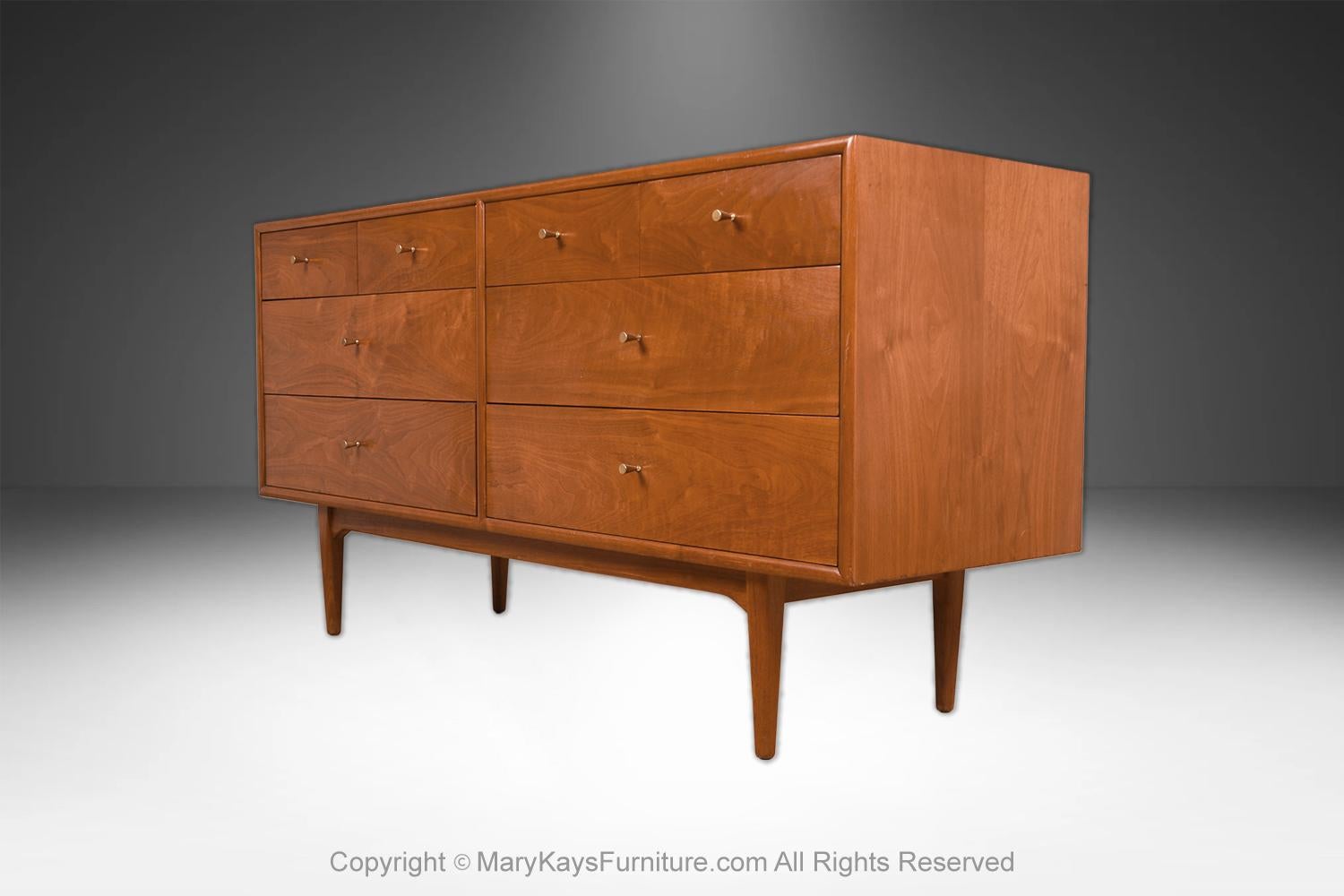 Mid-Century moderno Comò di metà secolo Drexel Declaration Kipp Stewart in vendita