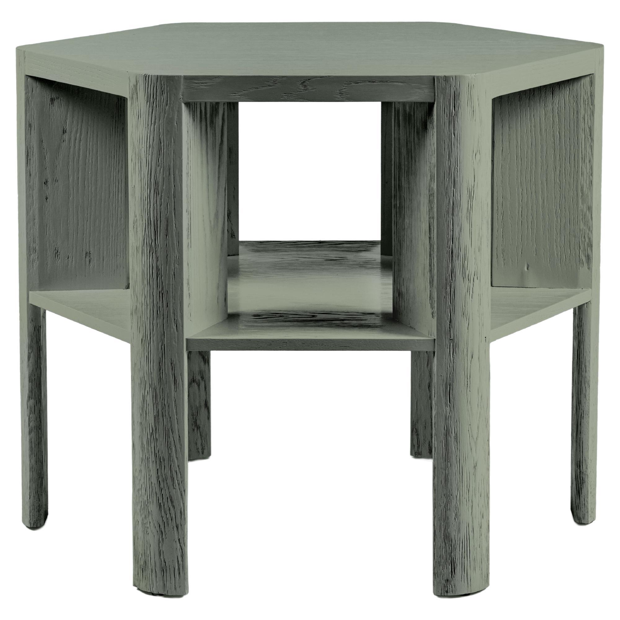 Table de bibliothèque laquée moderne et minimaliste montrée à Lichen sur chêne