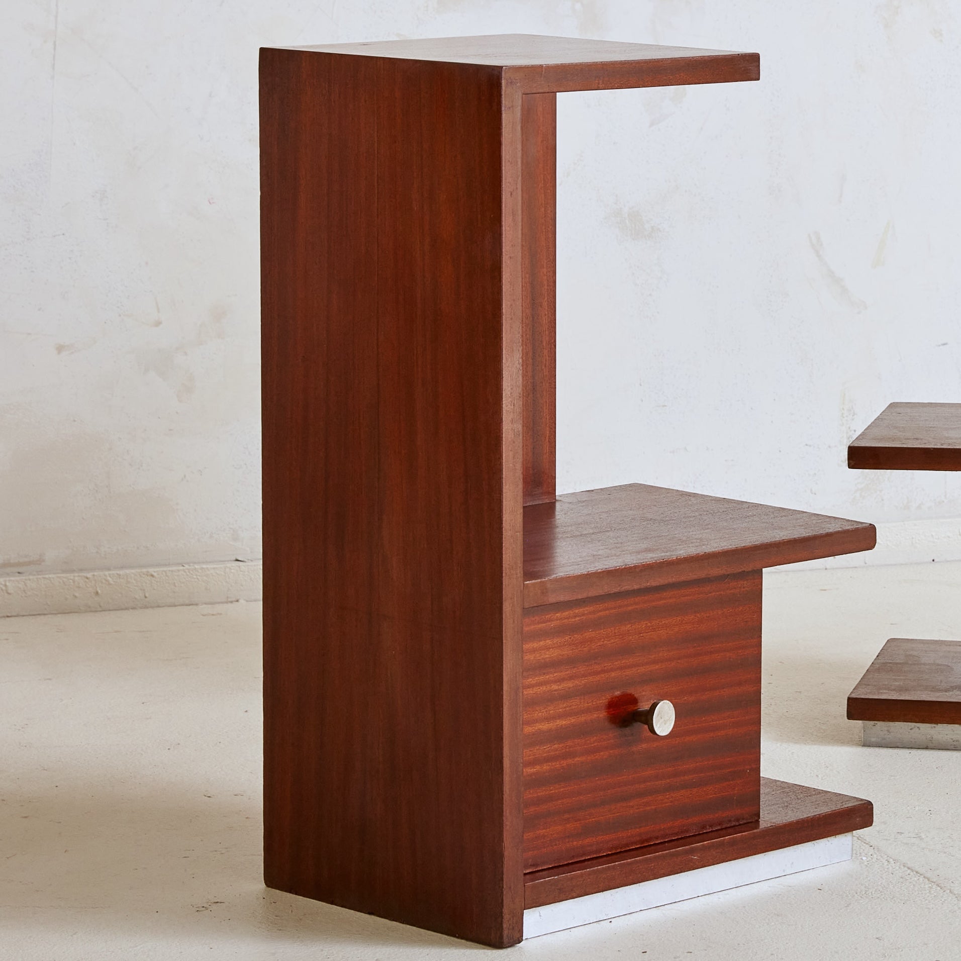 Mesa auxiliar geométrica de madera, Francia años 40 - 2 Disponibles en venta