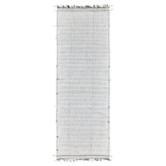Barguzin Runner, Haute Bohemian, Ivory