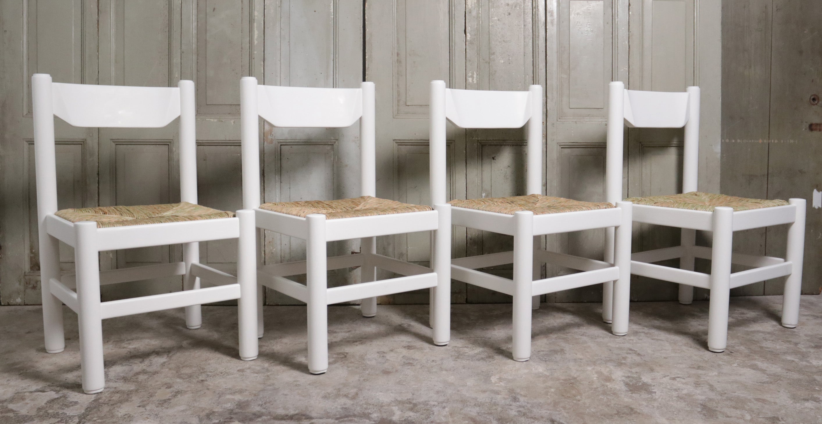 Vico Magistretti / Charlotte Perriand Style Rush Dining Room Chairs 70s White 