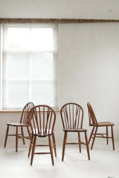 Lot de 4 chaises Windsor victoriennes de l'armée britannique, en orme, portant le poinçon « WD », vers 1890