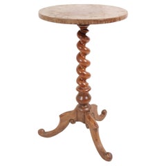 Table à vin du XIXe siècle en noyer, avec colonne à volutes en forme d'épi d'orge et piètement tripode