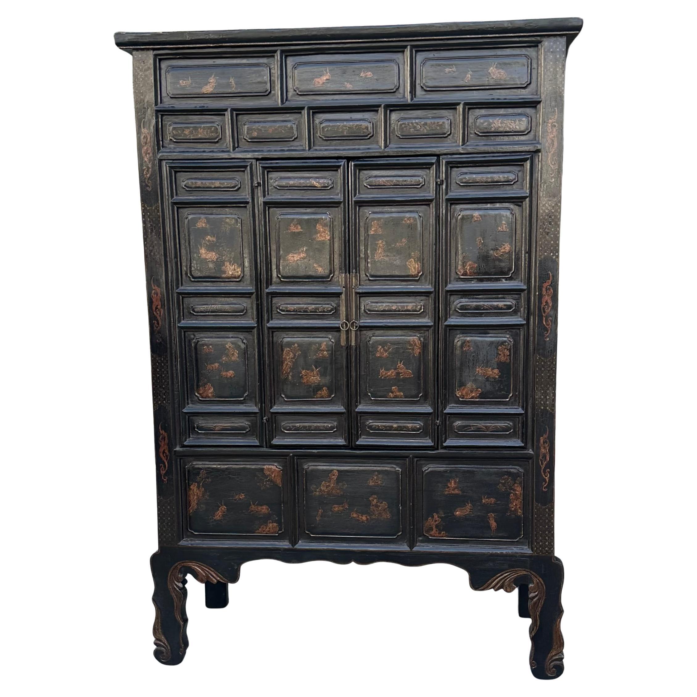Chinesischer Ming-Chinoiserie-Schrank im Stil des 18. Jahrhunderts von Burton-Ching