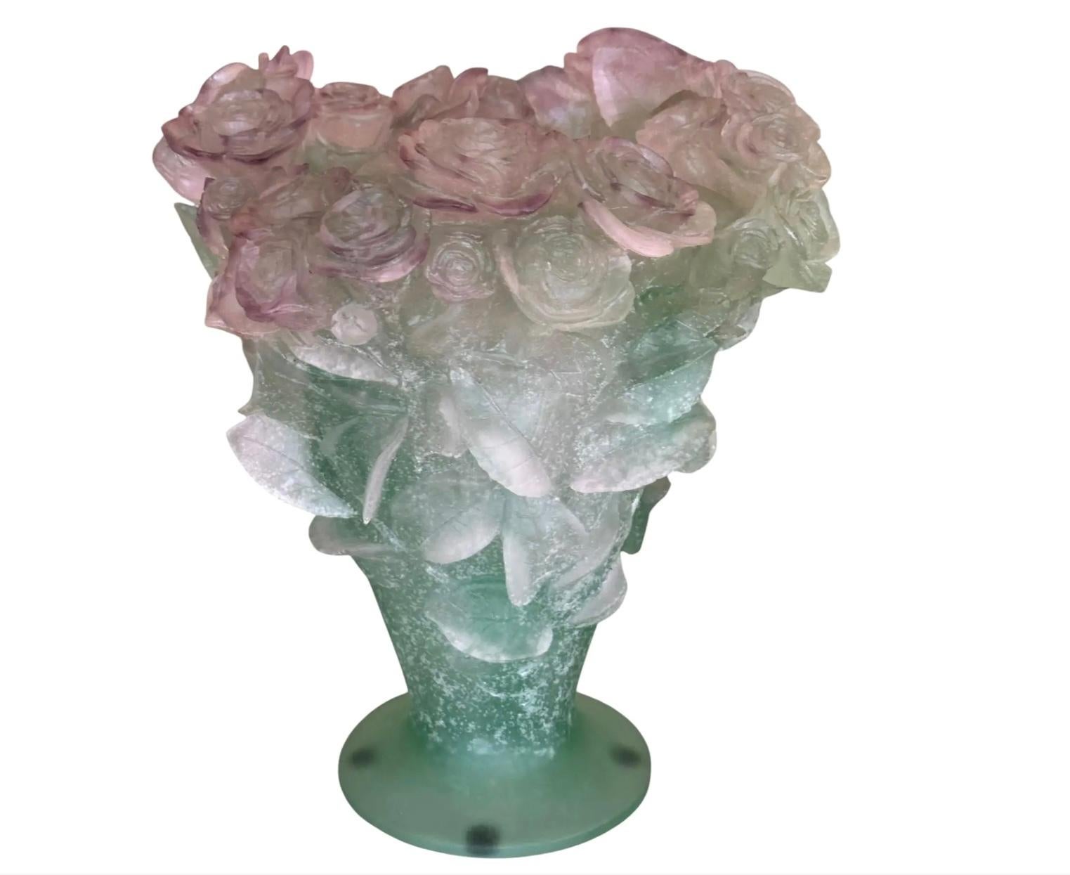 Grande vaso di rose in vetro Greene & Greene Daum.