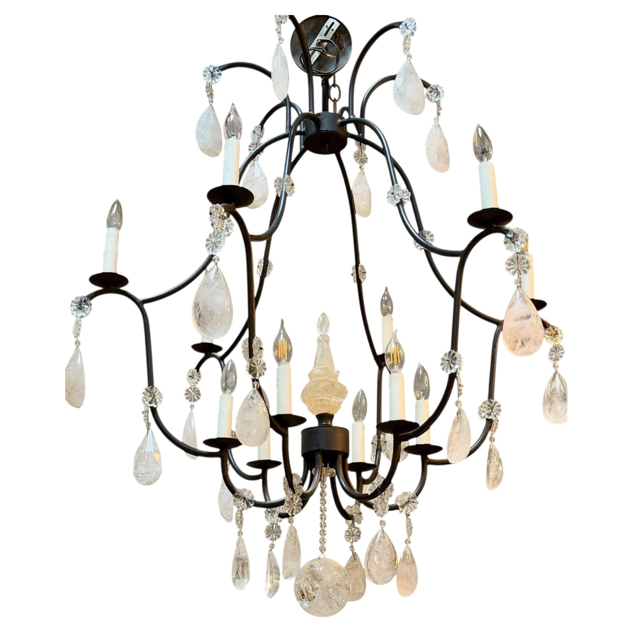 Lustre italien en fer forgé et cristal de roche - 1 de 2 Disponible