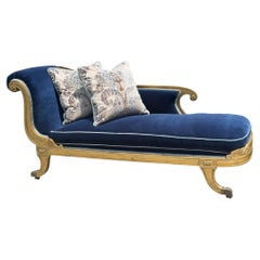 Chaise longue antigua del siglo XVIII, estilo Luis XVI, de madera dorada — Mohair azul zafiro