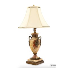 Une urne française ancienne en marbre et bronze doré, désormais transformée en lampe design
