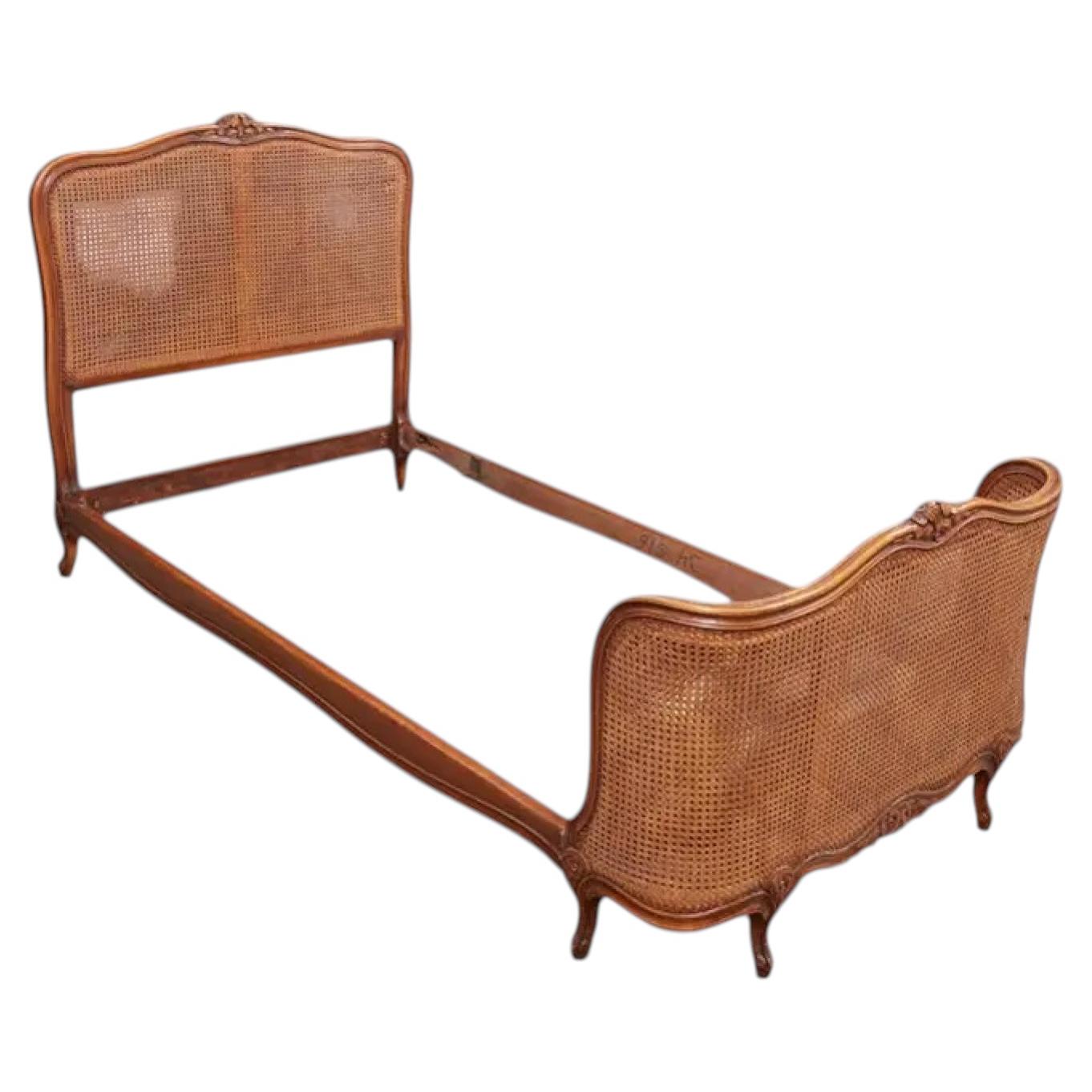 What is a French Corbeille bed?