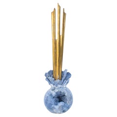 Rayon de soleil italien du 18e siècle sur une sphère de célestite bleue avec du corail bleu