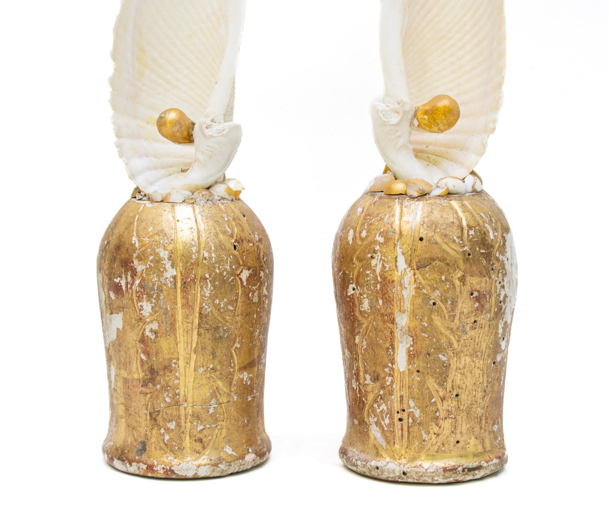 Hand-Carved Pair of 18th Century Italian Gilded Bases with Angel Wing Shells and Pearls For Sale