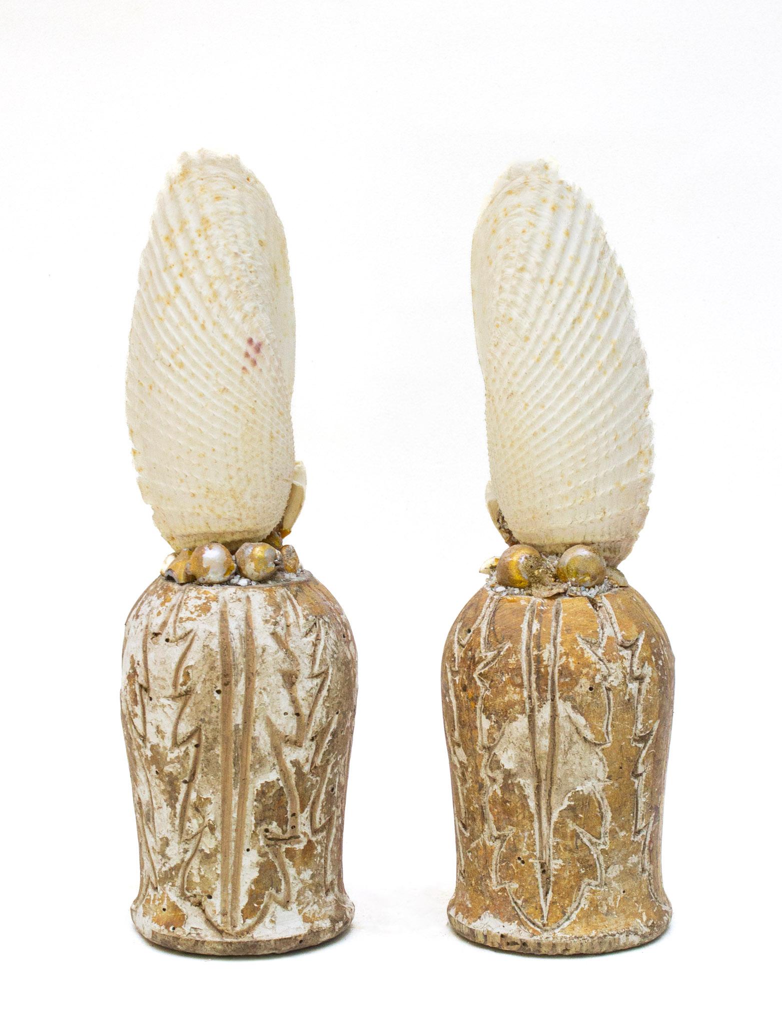Pair of 18th Century Italian Gilded Bases with Angel Wing Shells and Pearls For Sale 2
