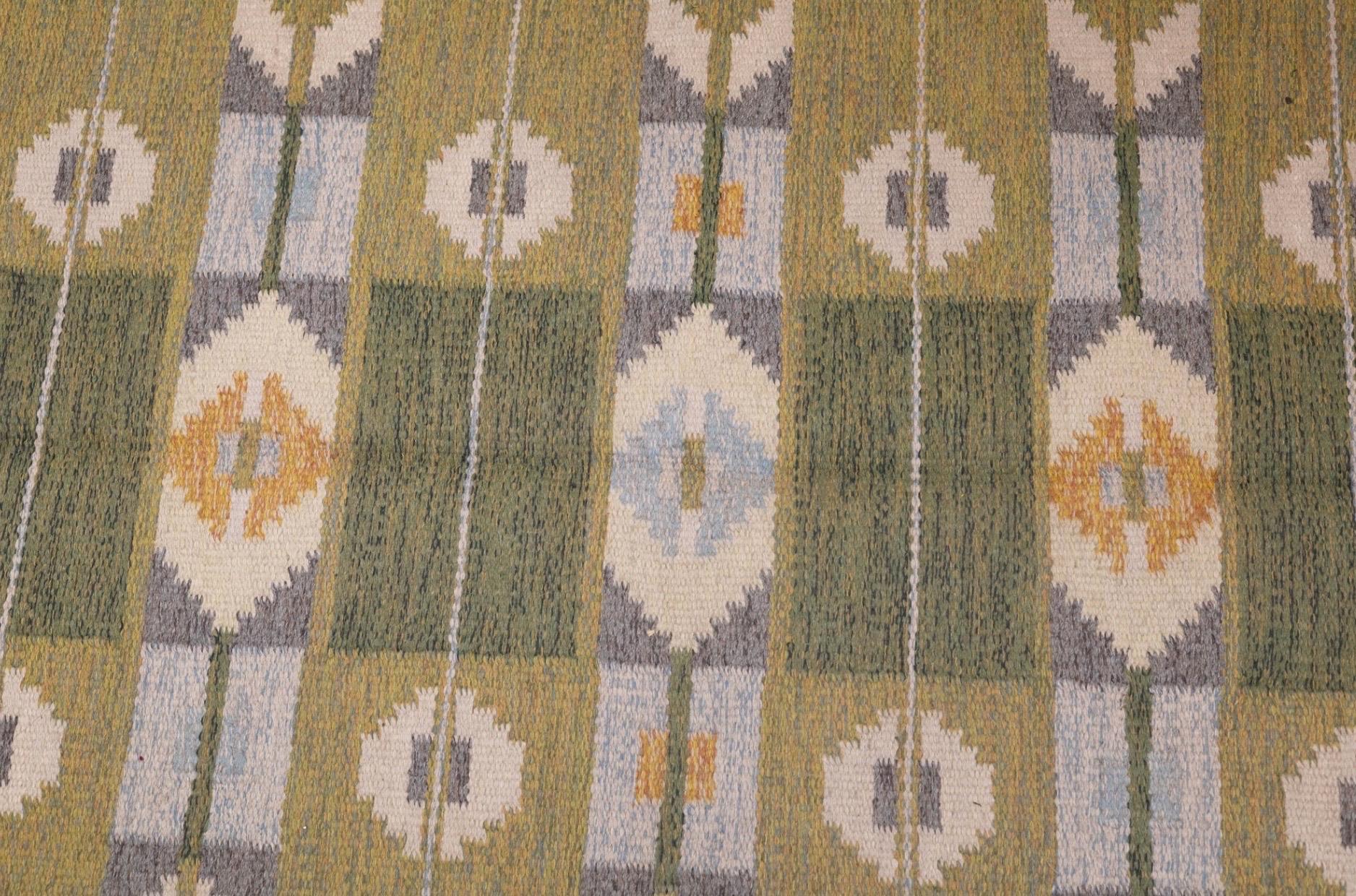 Ingegerd Silow Vintage Mid-Century Swedish Rollaken Kilim Green Rug In Good Condition For Sale In New York, NY