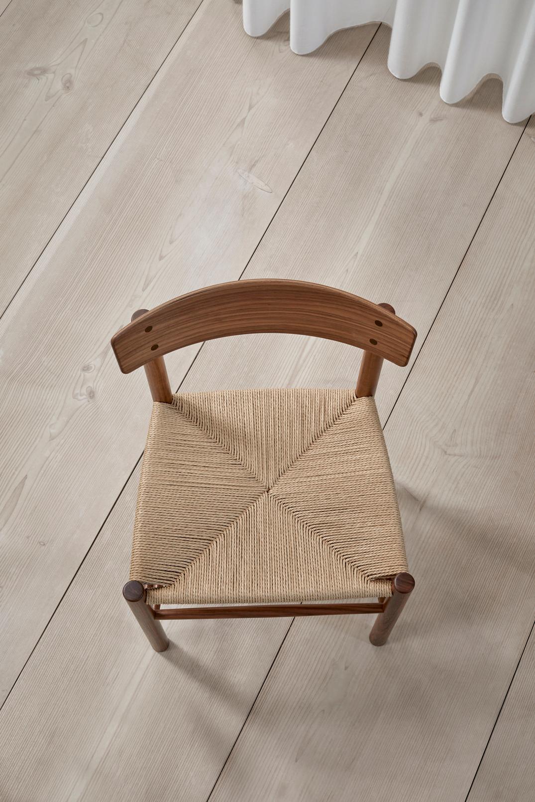 Børge Mogensen Paar J39 Mogensen Stühle, Naturpapier Corde/geölter Nussbaum im Angebot 1