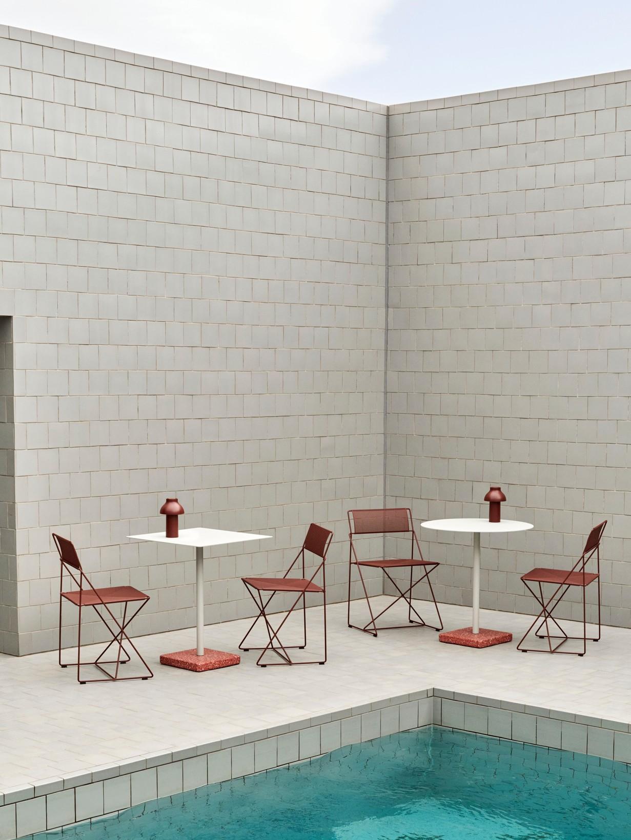XXIe siècle et contemporain Ensemble de 4 chaises Steel-Line en acier poudré rouge de Niels Jørgen Haugesen en vente