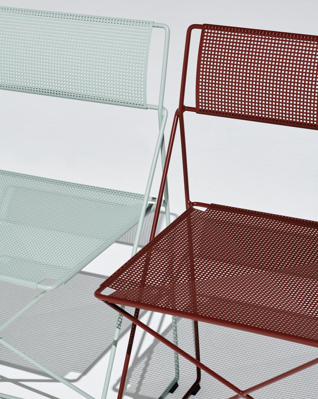 Ensemble de 4 chaises Steel-Line en acier poudré rouge de Niels Jørgen Haugesen en vente 3