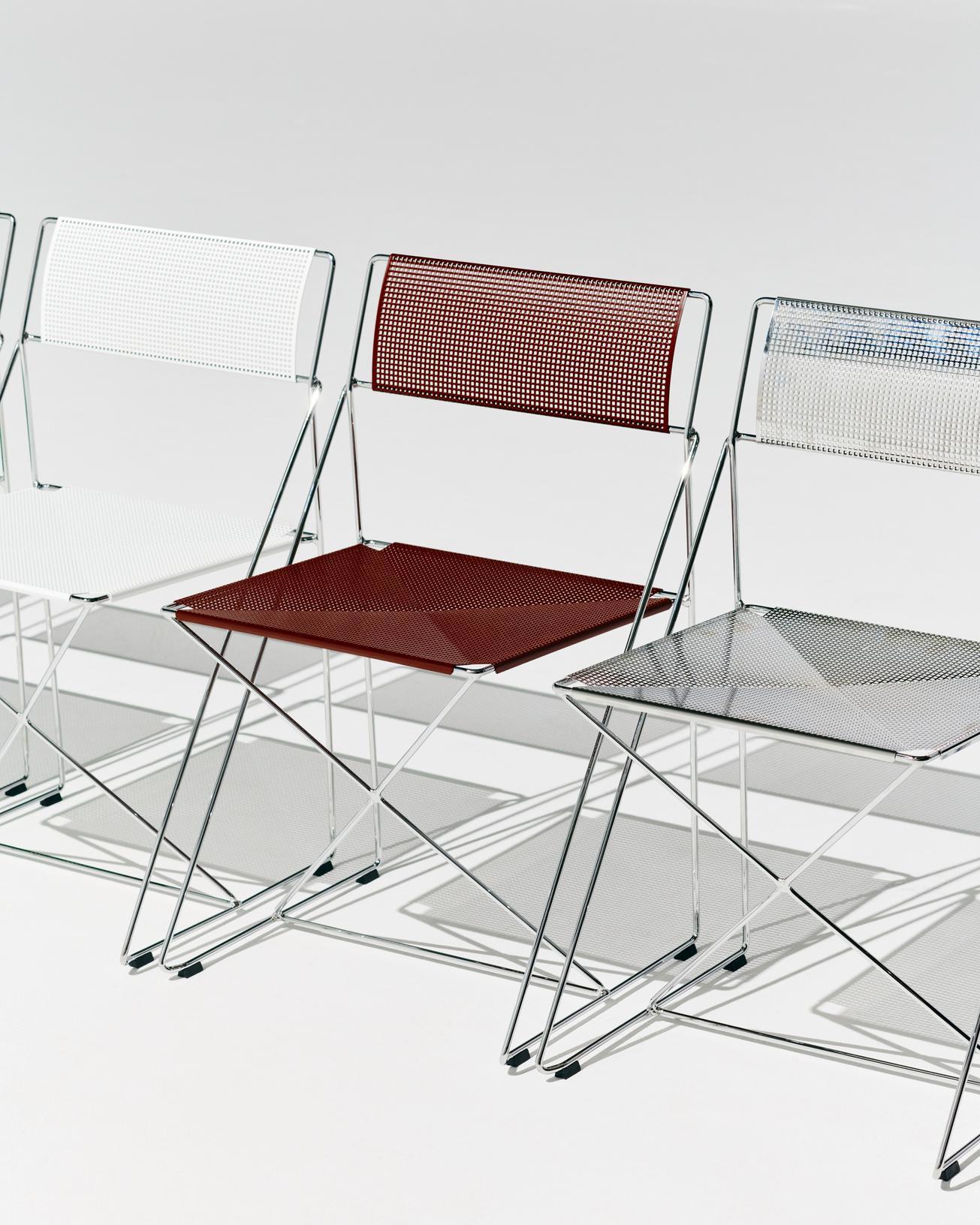 Letton Lot de 4 chaises d'intérieur X-Line Chromed Base & Seat/Back by Niels Jørgen Haugesen en vente