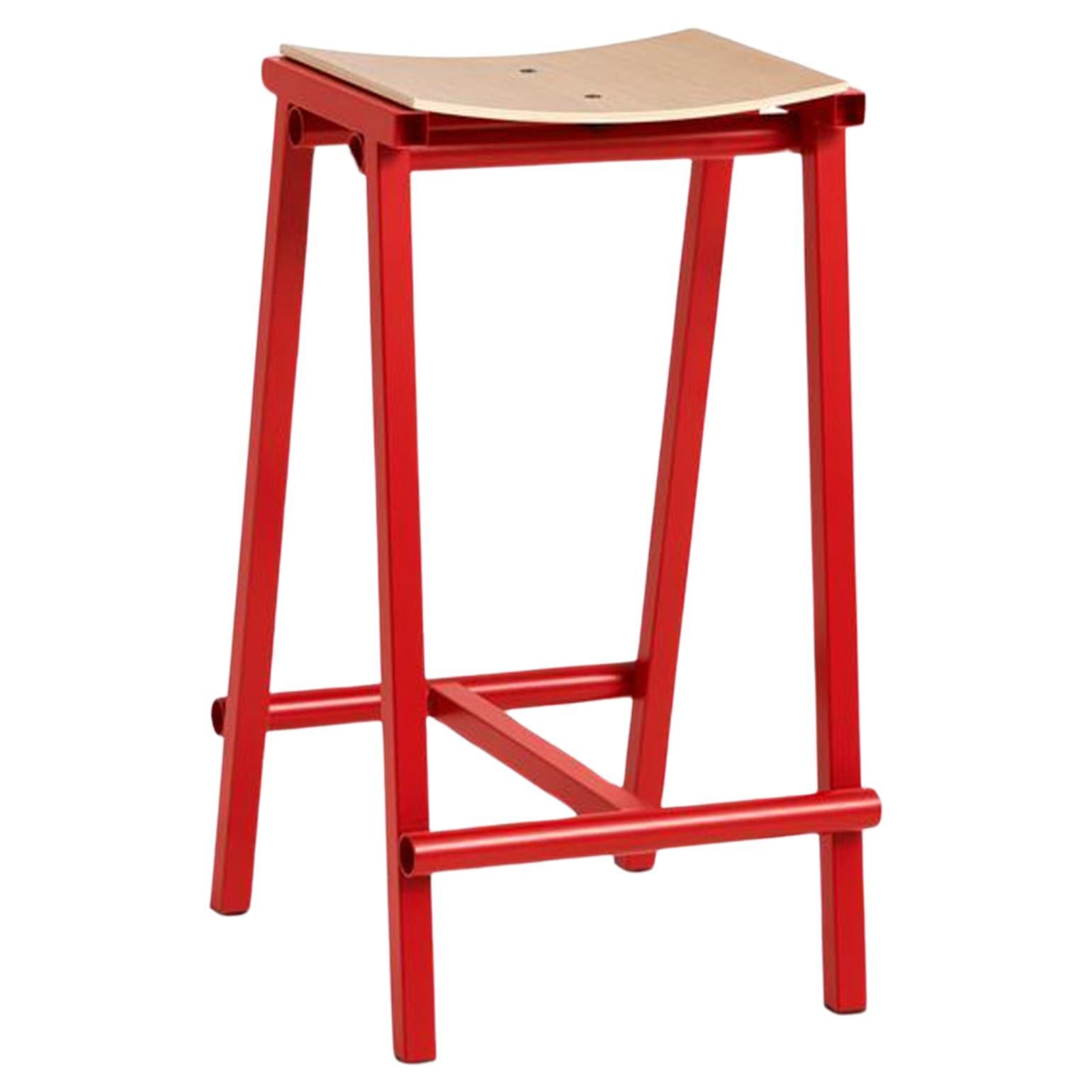 Taburete de bar Taburete 8 bajo, rojo señal, acero con recubrimiento de polvo / Marc Morro para Hay