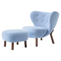 Sillón y puf «Little Petra» de Viggo Boesen, Kvadrat Gentle0733 y Walnut-&T