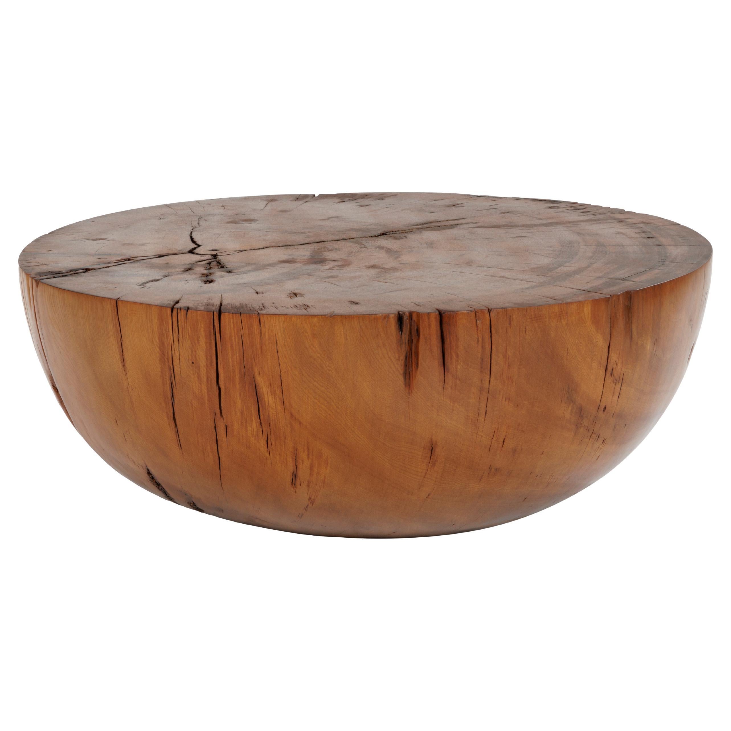 Tavolino da caffè moderno a tamburo organico realizzato con l'antico legno della palude Kauri della Nuova Zelanda