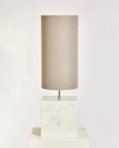 Grande lampe de bureau coexistant en marbre et laiton par Slash Objects - Échantillon de sol